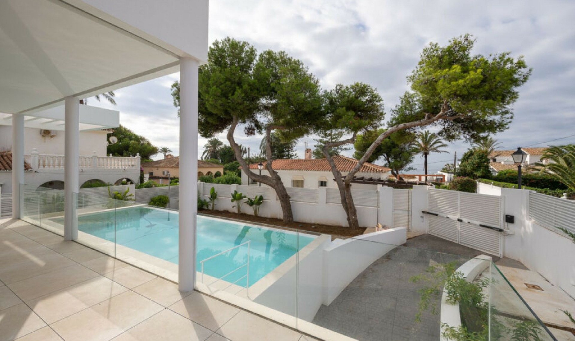 Resale - House -
Marbesa