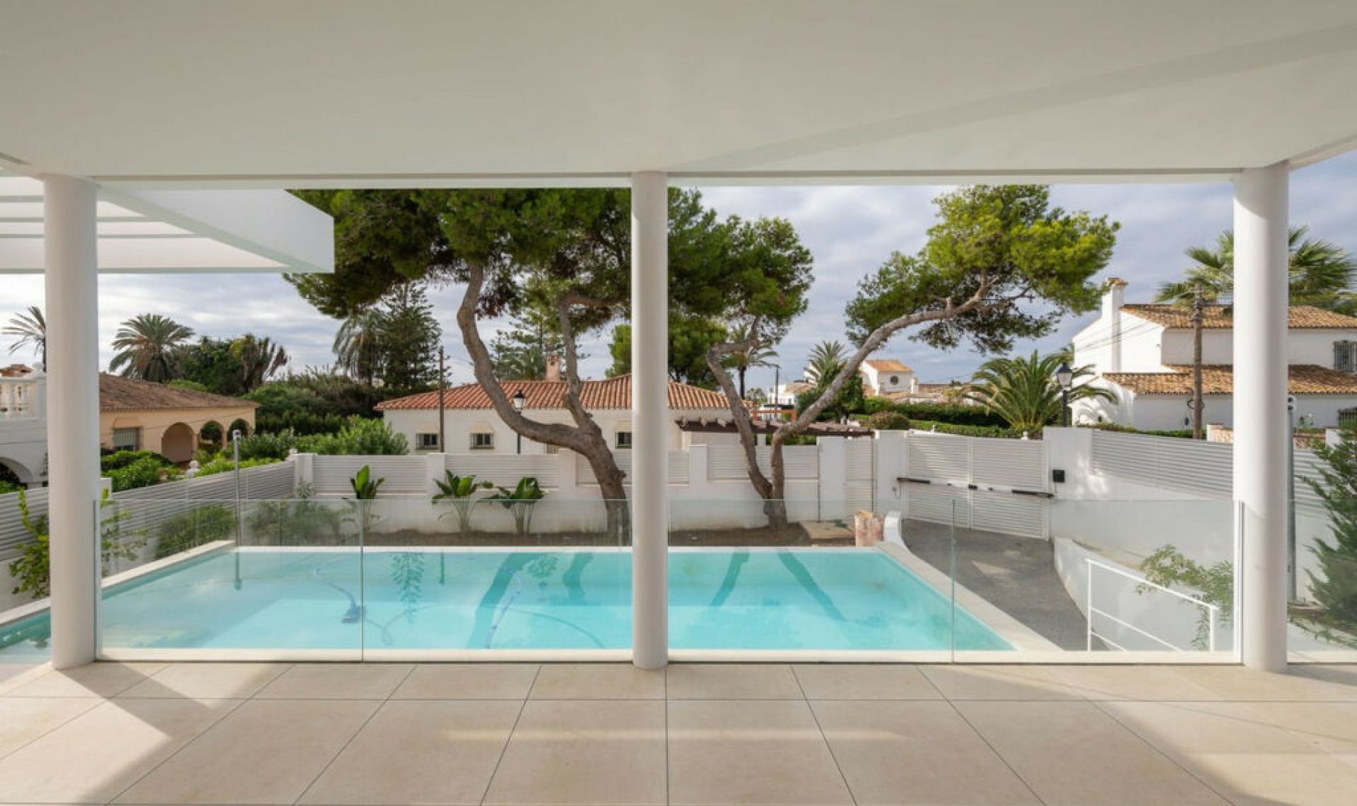 Resale - House -
Marbesa