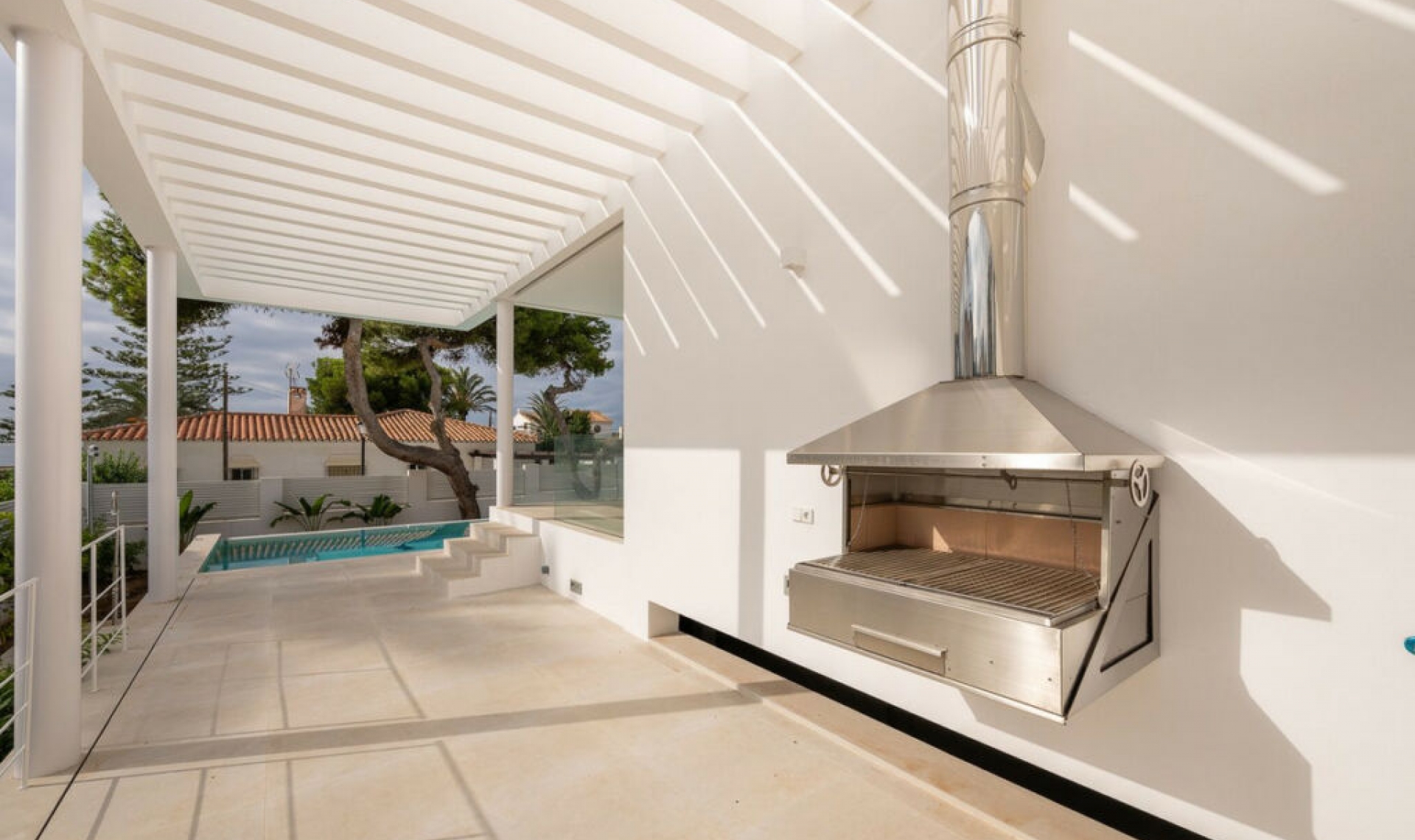 Resale - House -
Marbesa