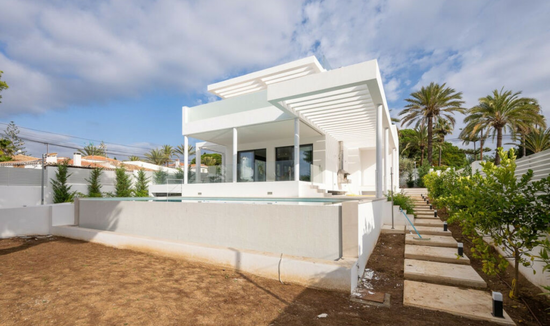 Resale - House -
Marbesa