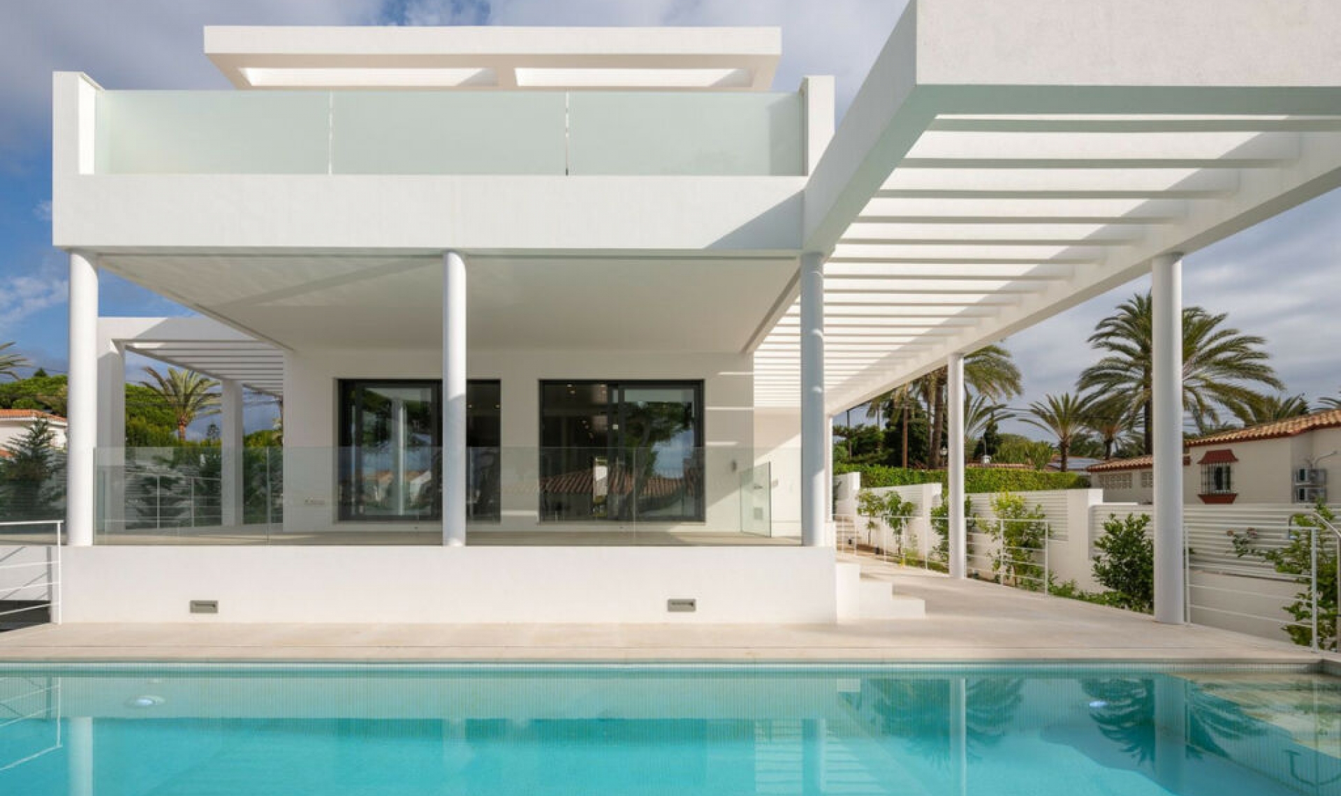 Resale - House -
Marbesa