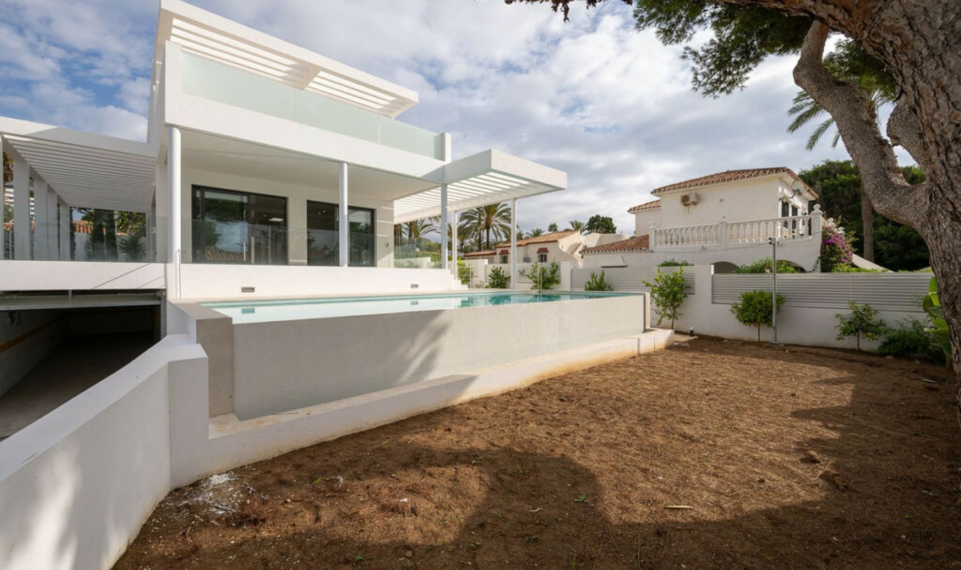 Resale - House -
Marbesa