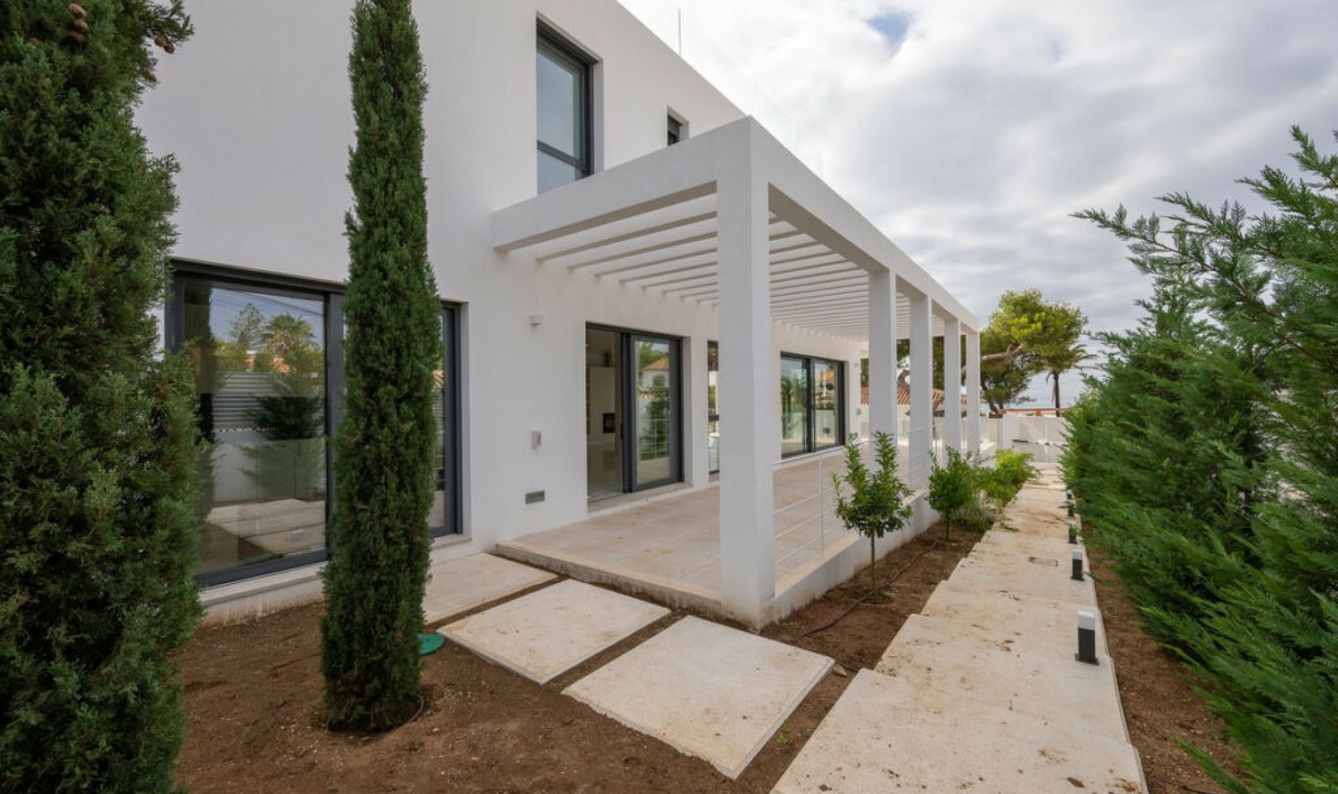 Resale - House -
Marbesa