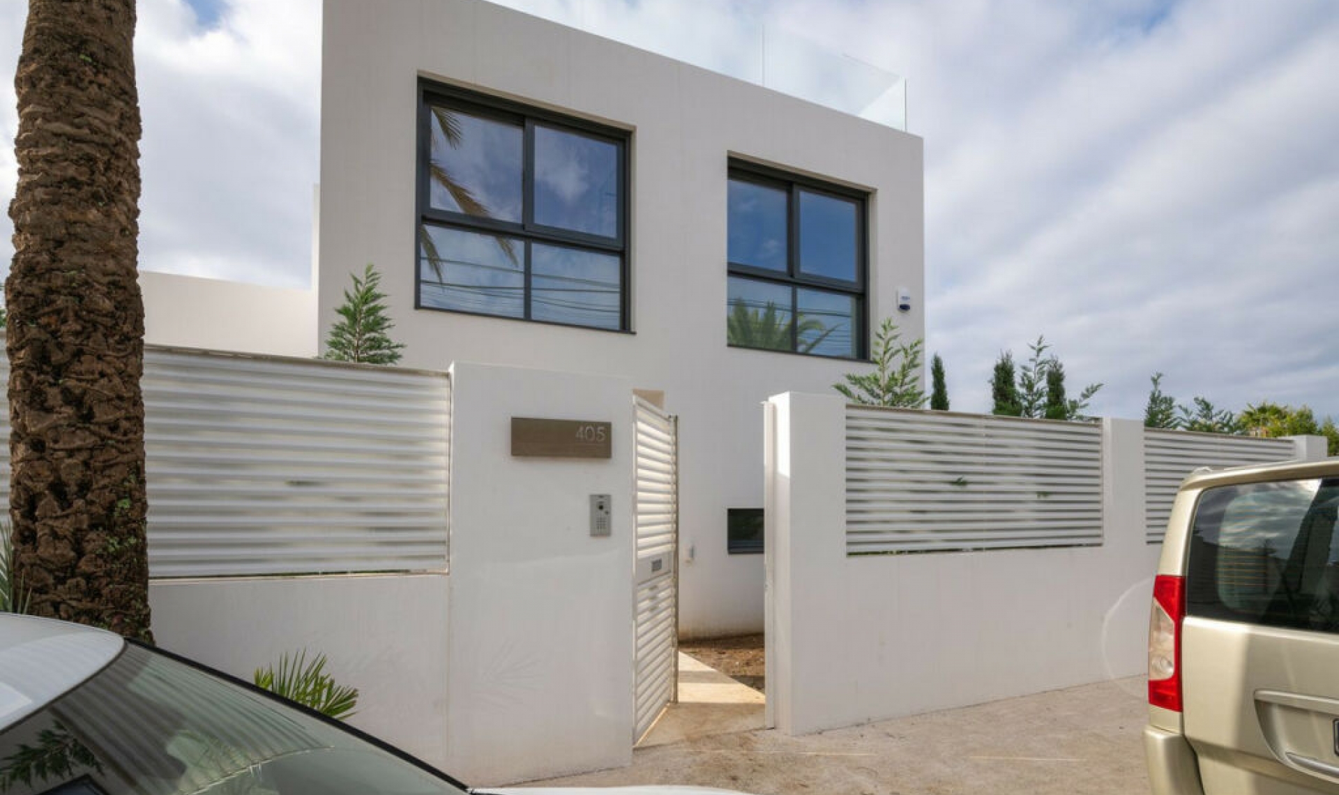 Resale - House -
Marbesa