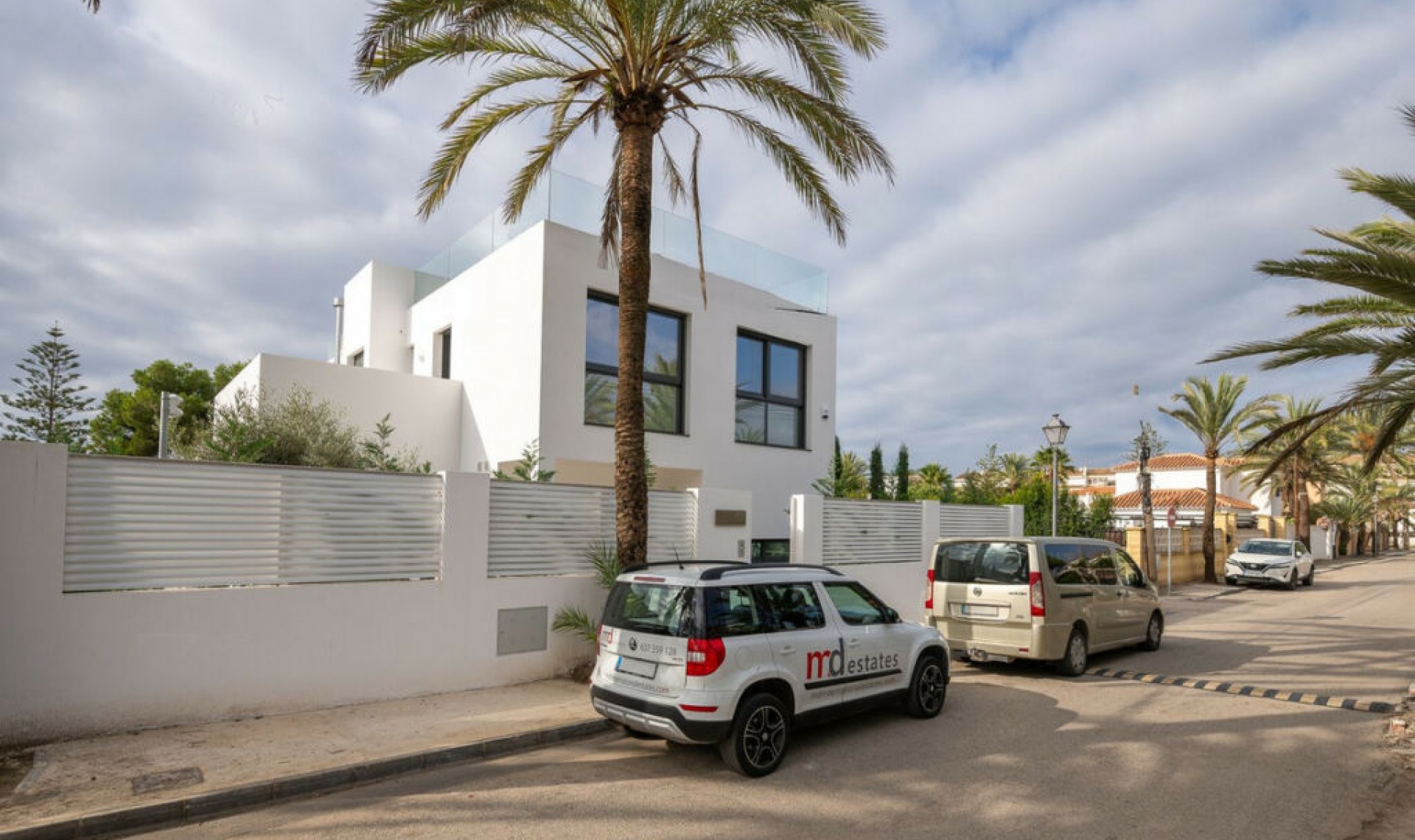 Resale - House -
Marbesa