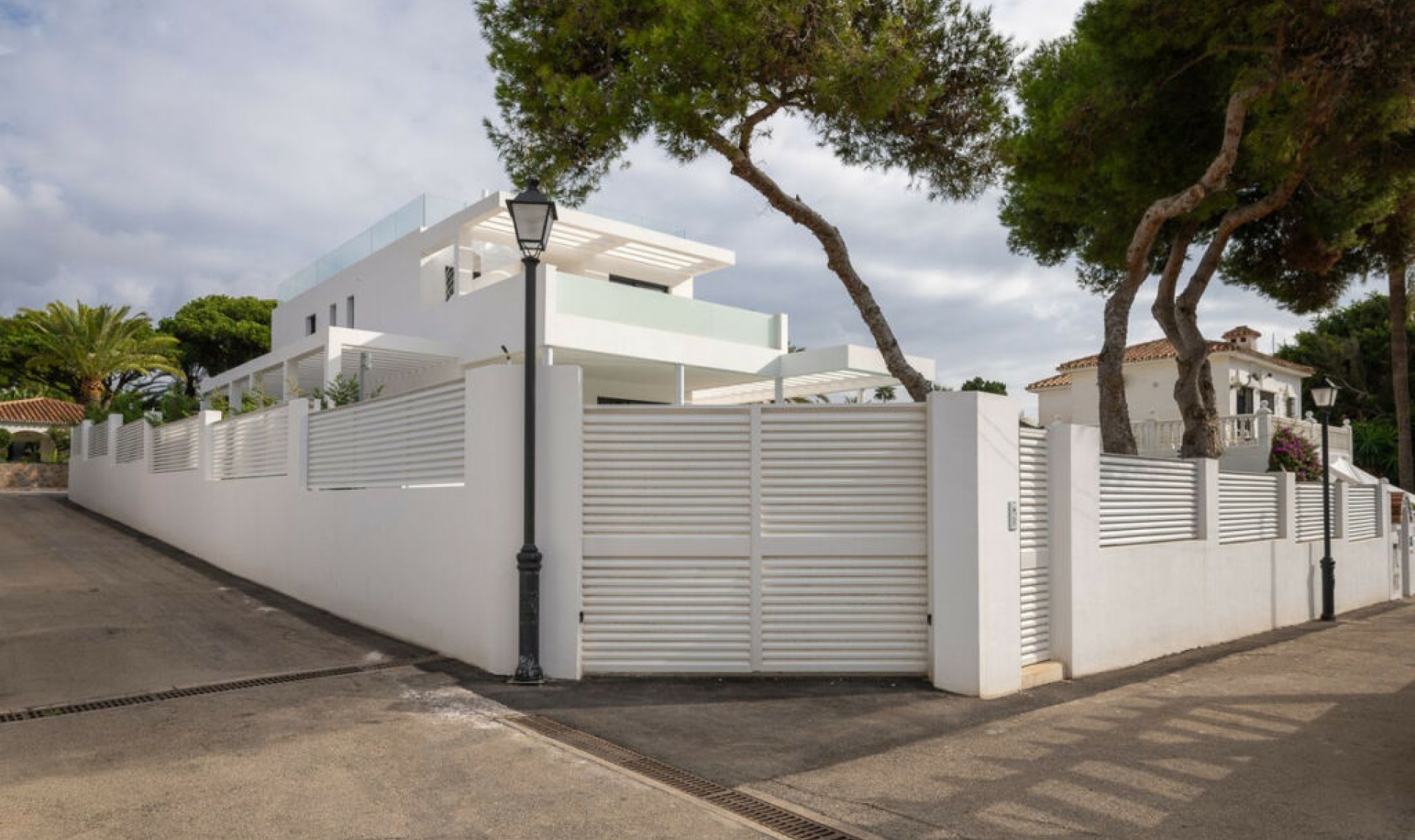 Resale - House -
Marbesa