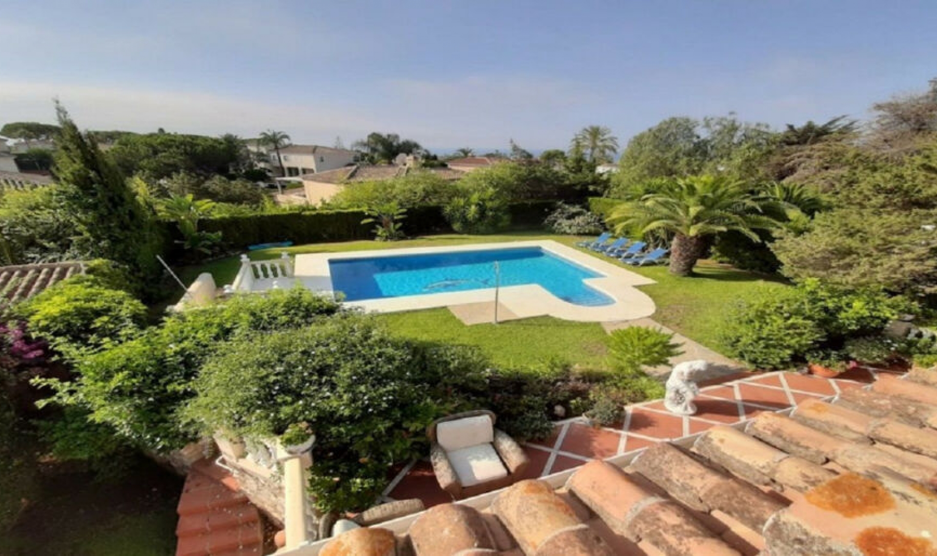 Resale - House -
Marbesa