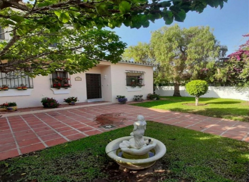 Resale - House -
Marbesa