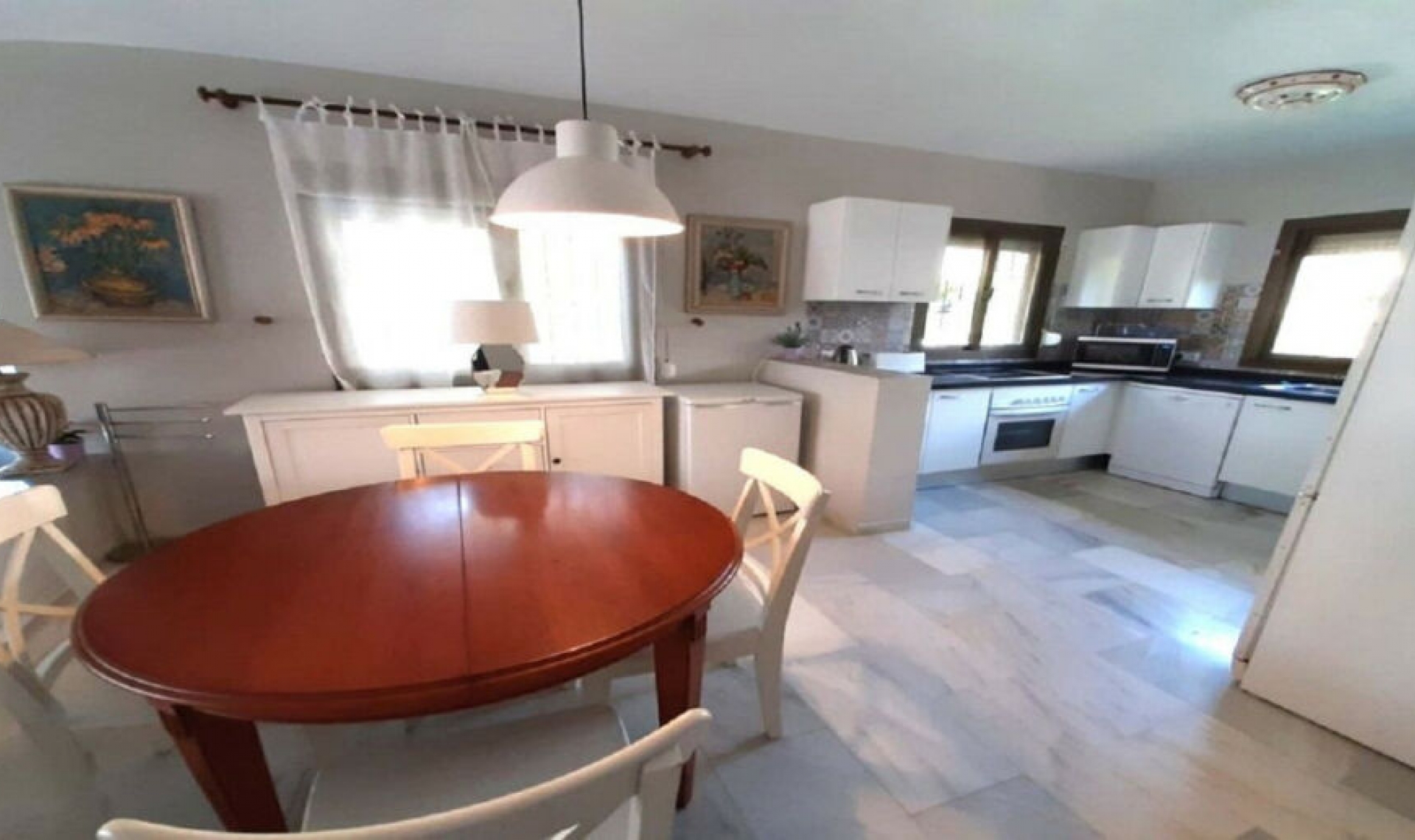 Resale - House -
Marbesa