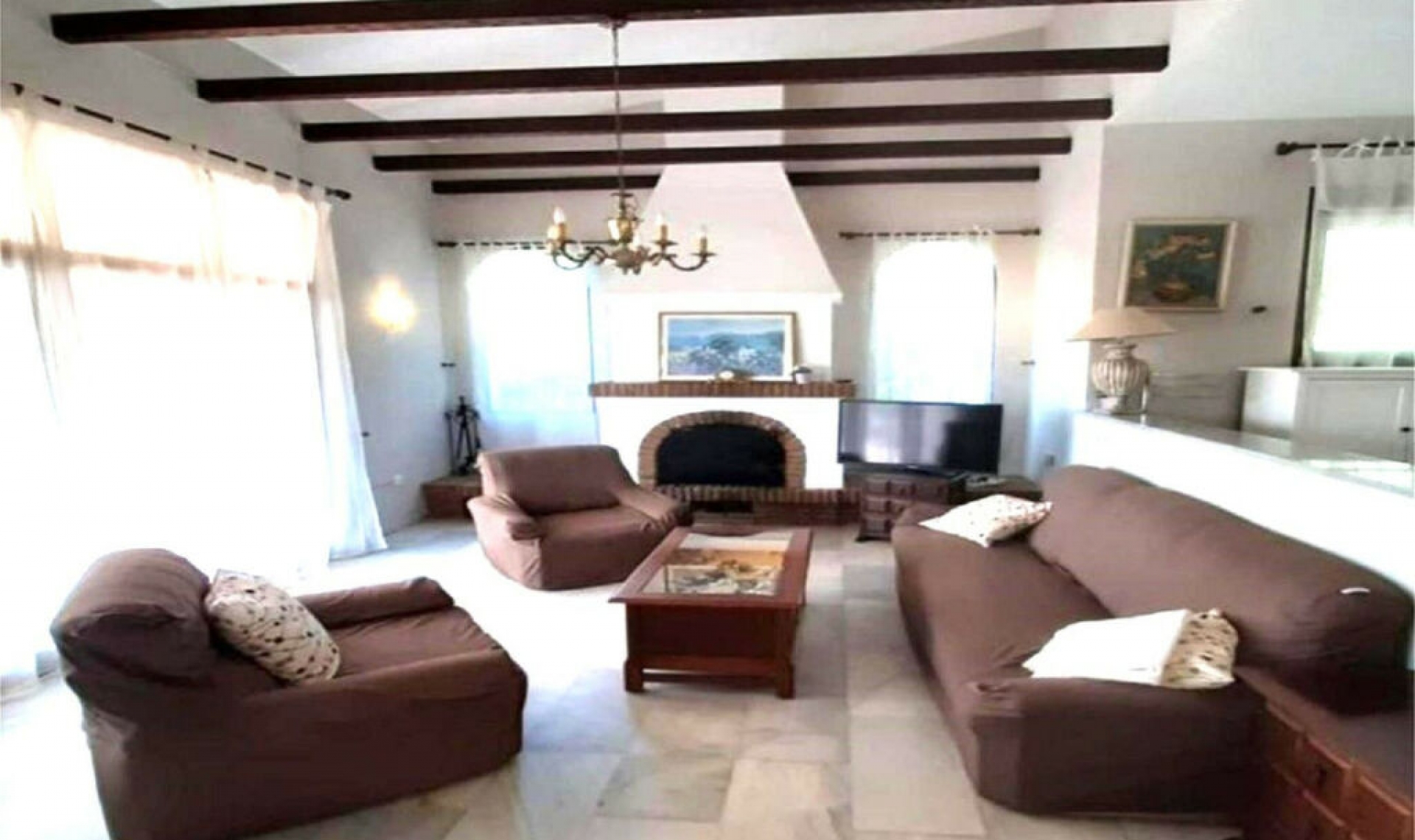 Resale - House -
Marbesa