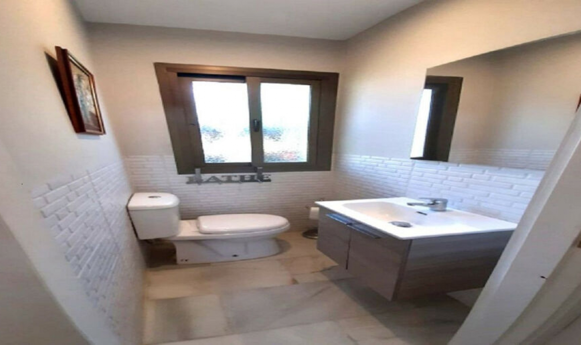 Resale - House -
Marbesa