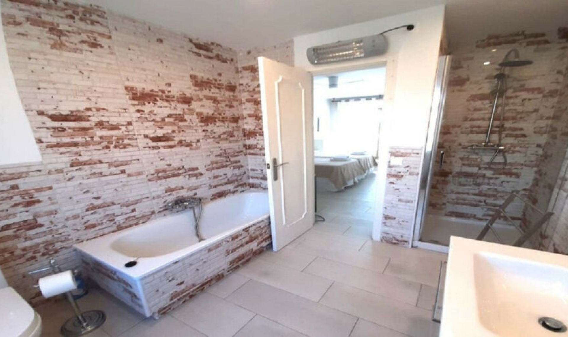 Resale - House -
Marbesa