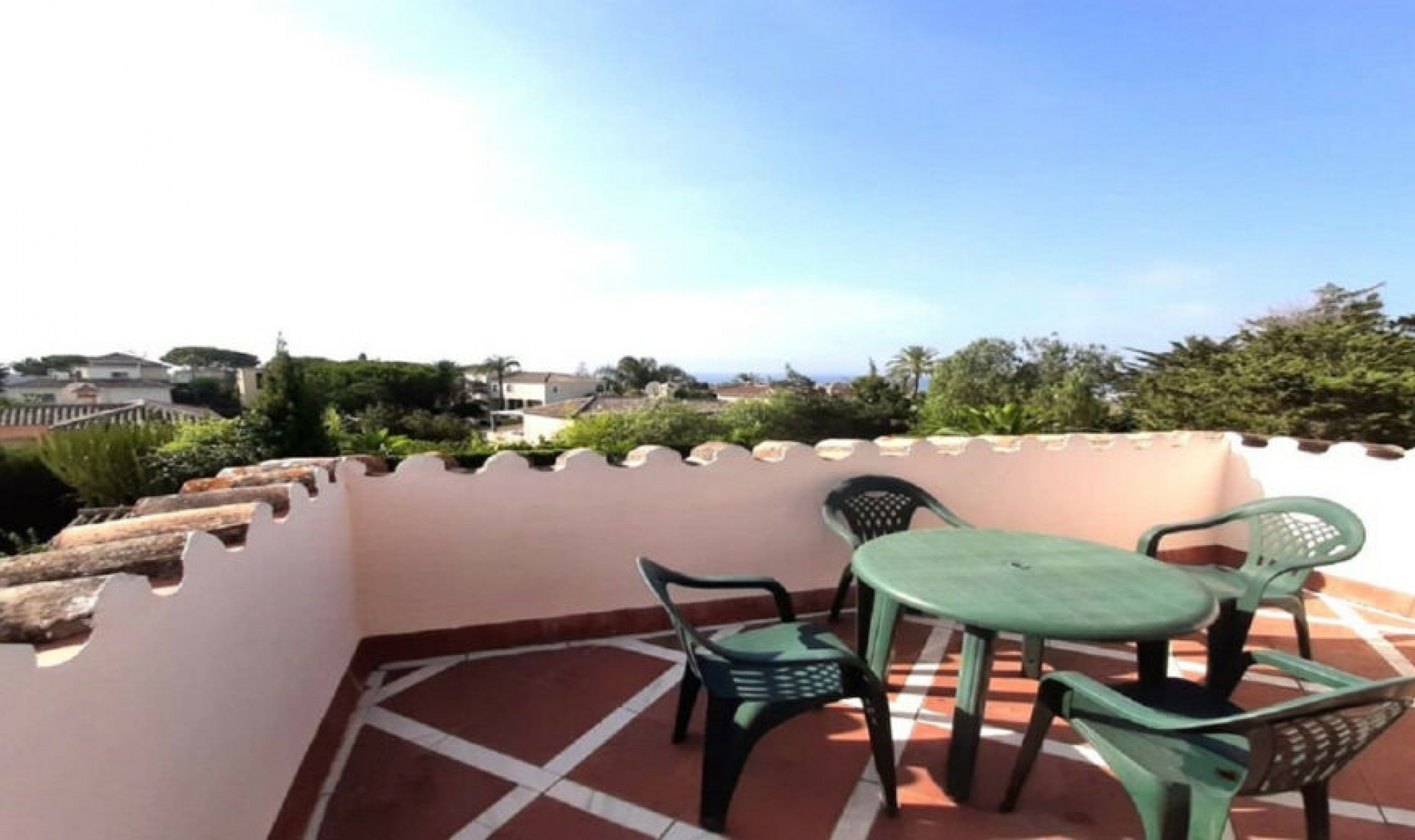 Resale - House -
Marbesa