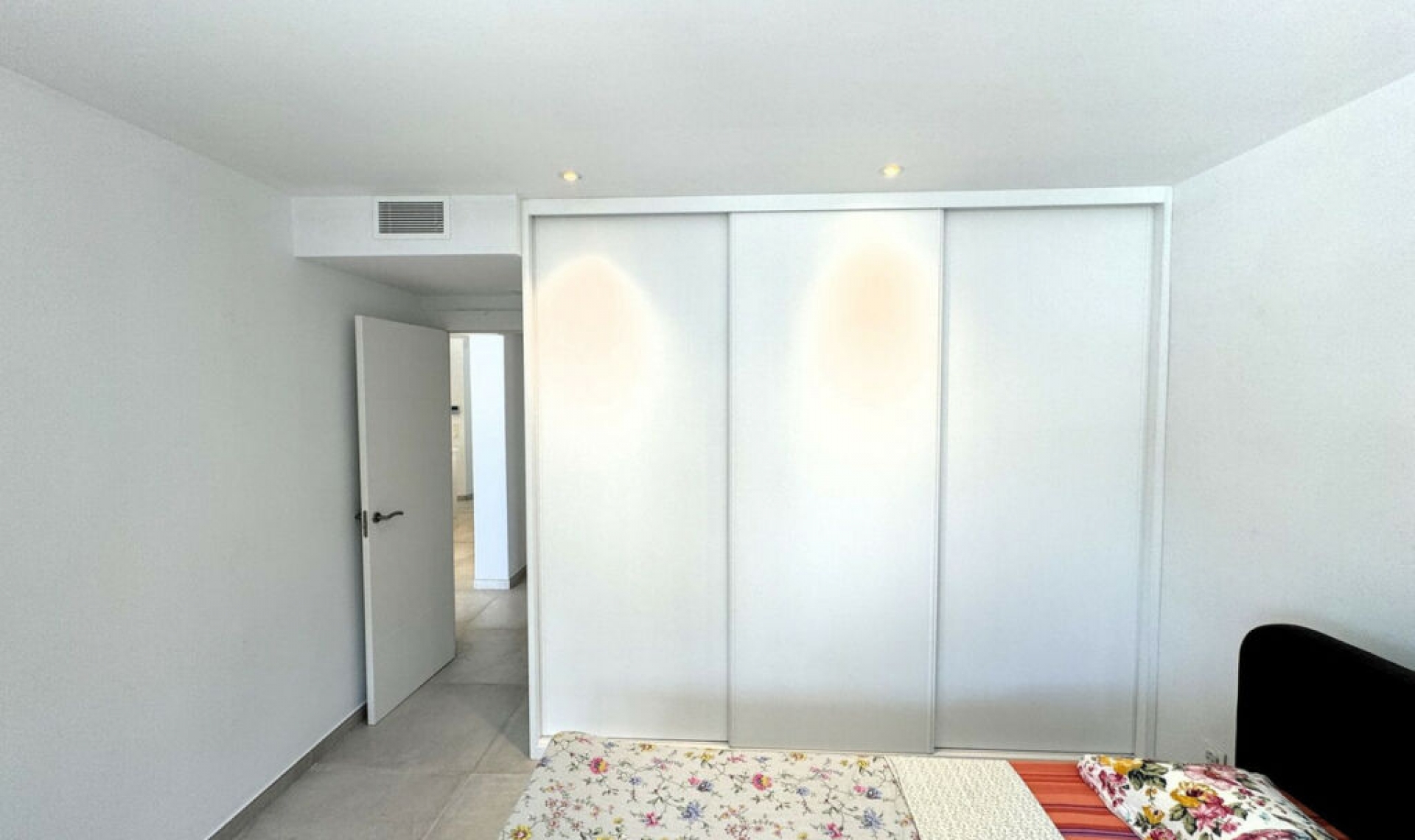 Resale - House -
Marbesa