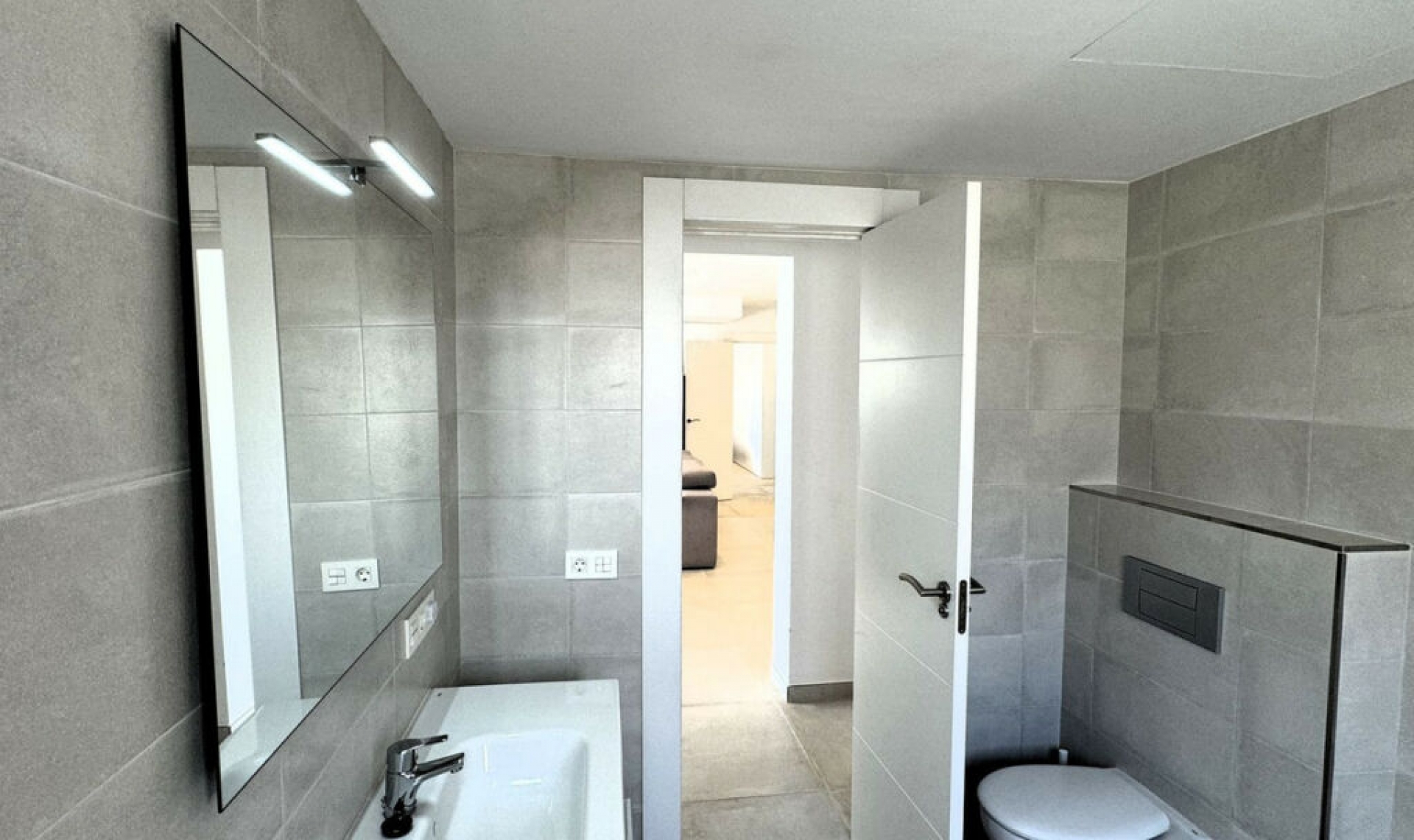Resale - House -
Marbesa