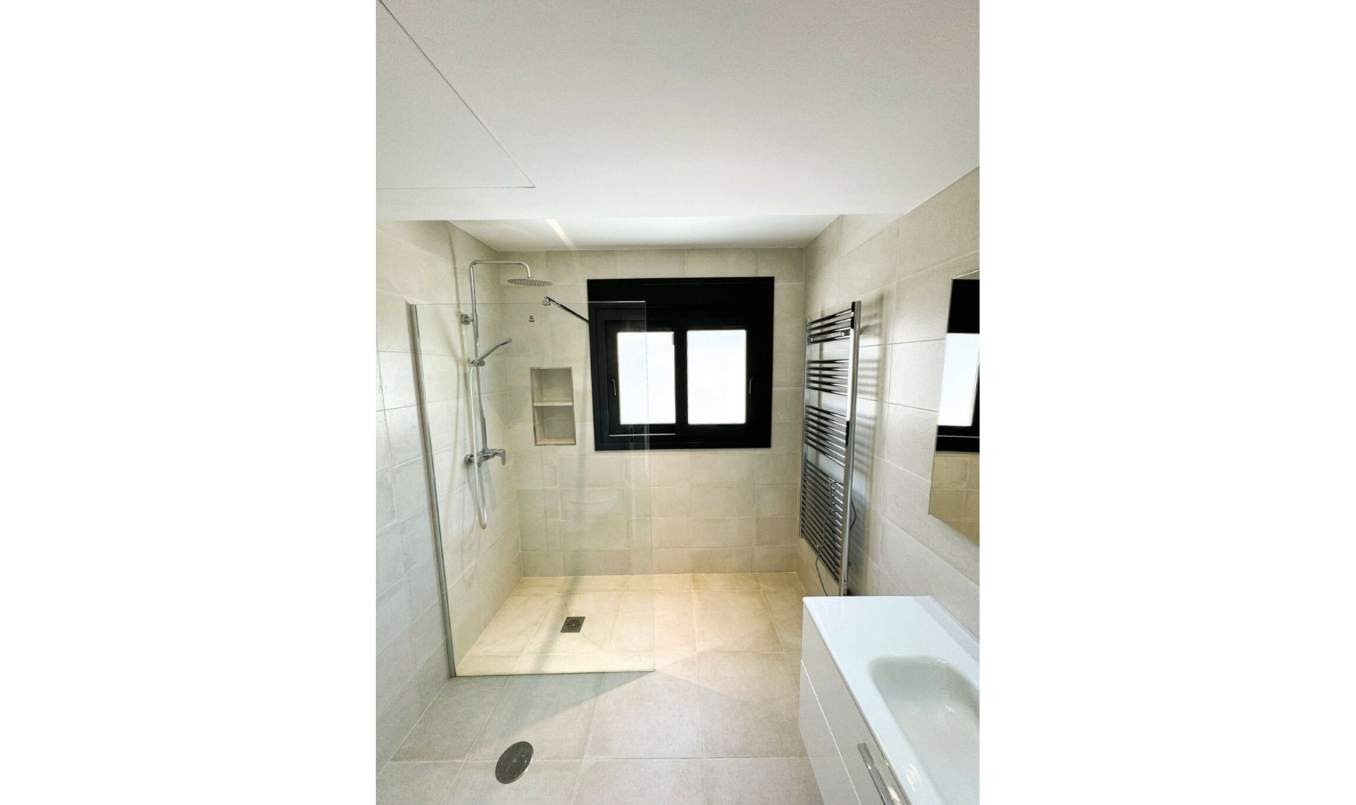 Resale - House -
Marbesa