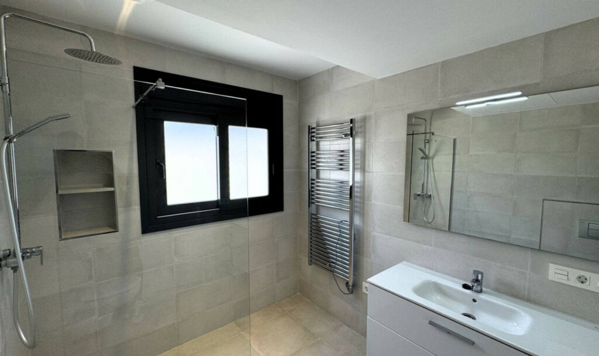Resale - House -
Marbesa