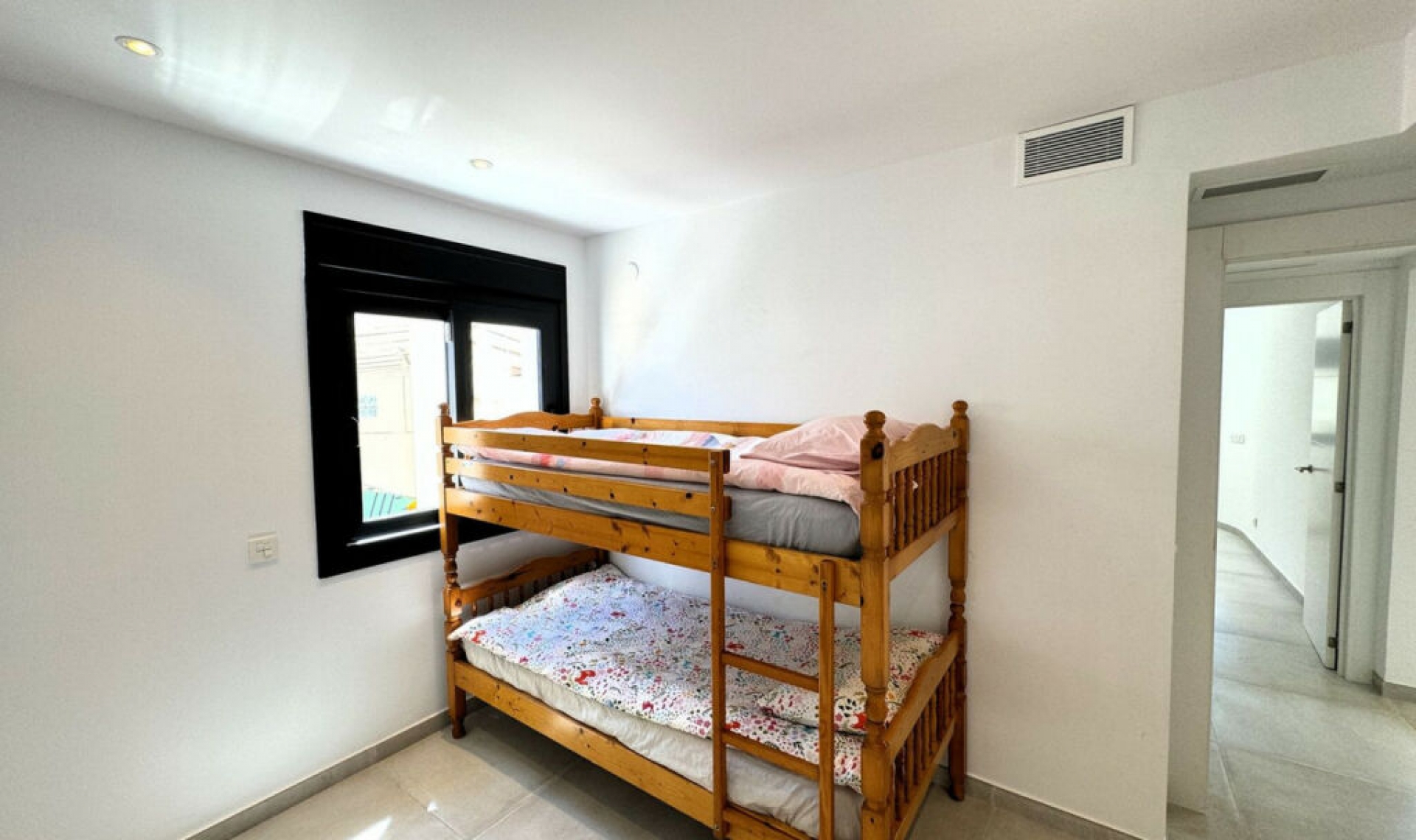Resale - House -
Marbesa