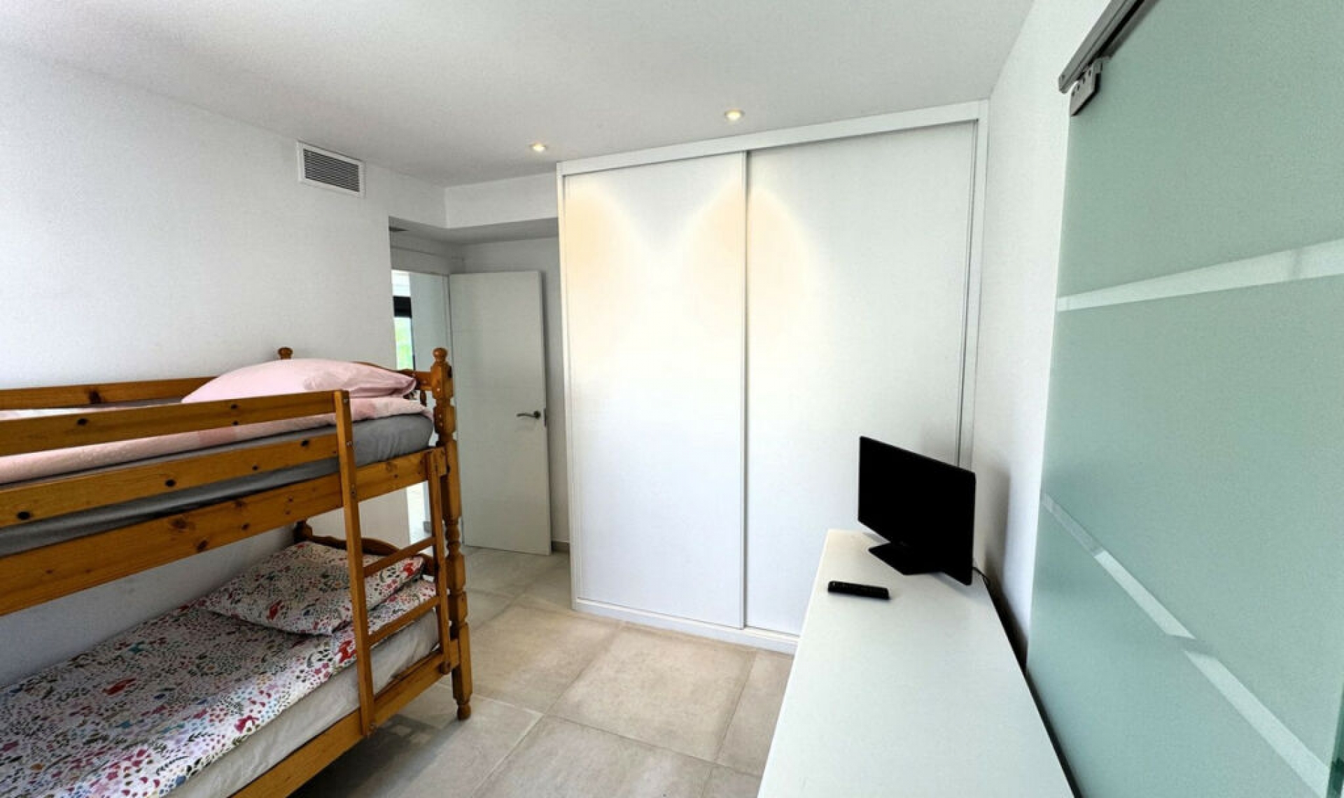 Resale - House -
Marbesa