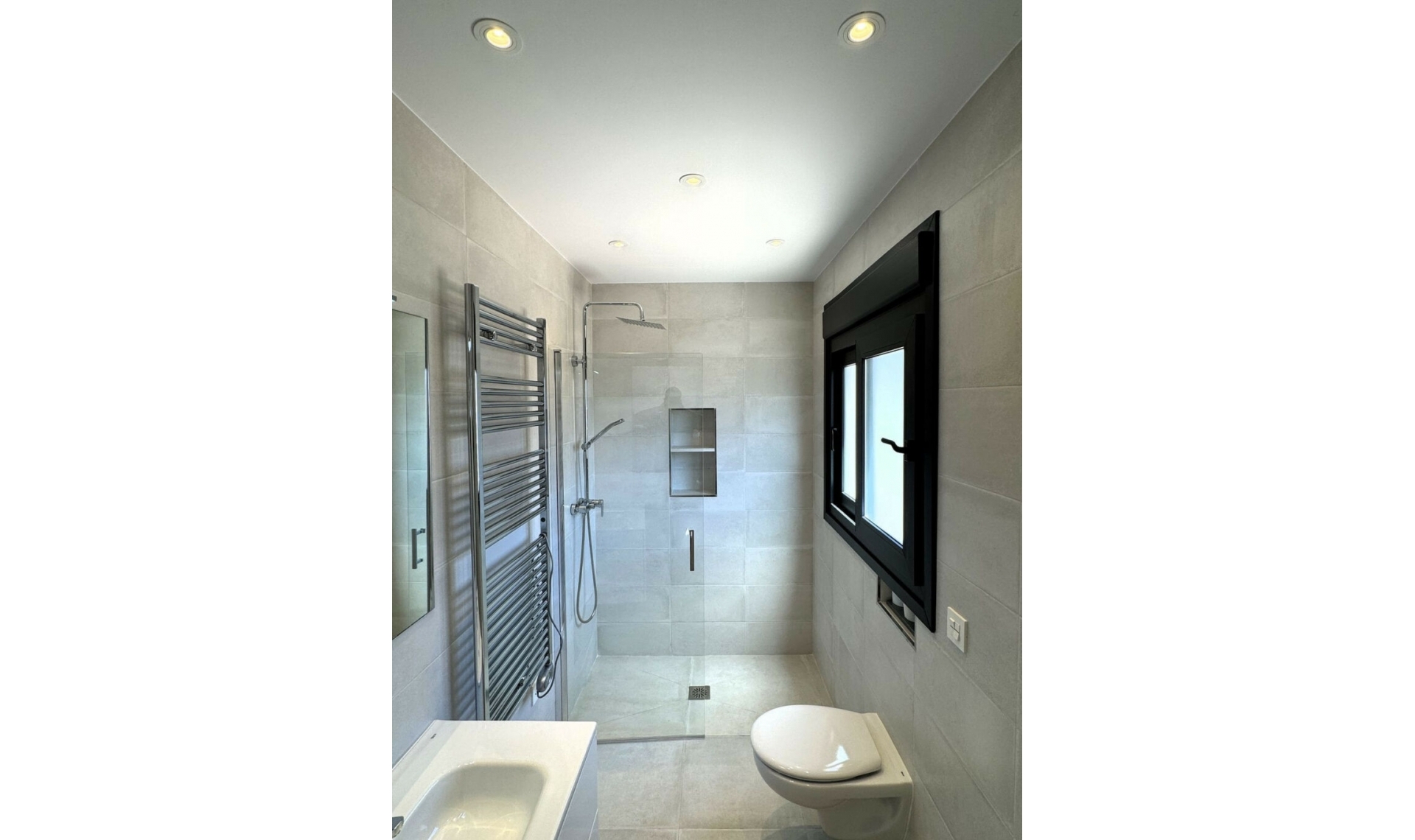 Resale - House -
Marbesa