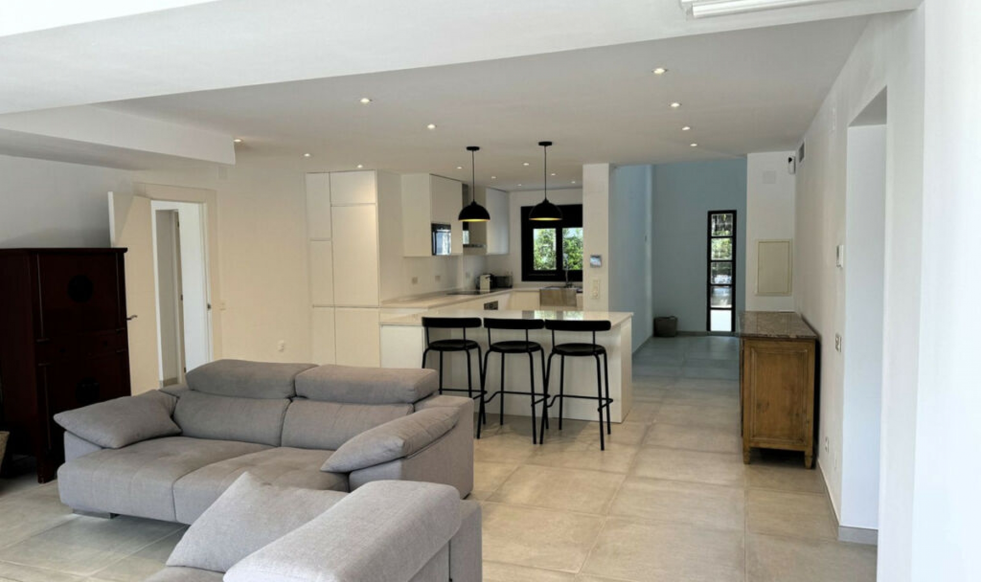 Resale - House -
Marbesa