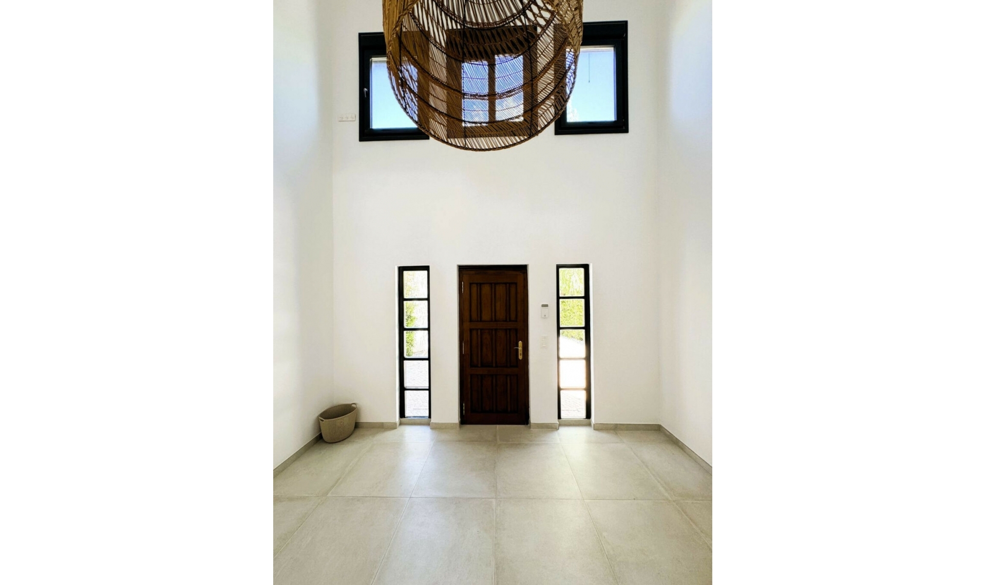 Resale - House -
Marbesa