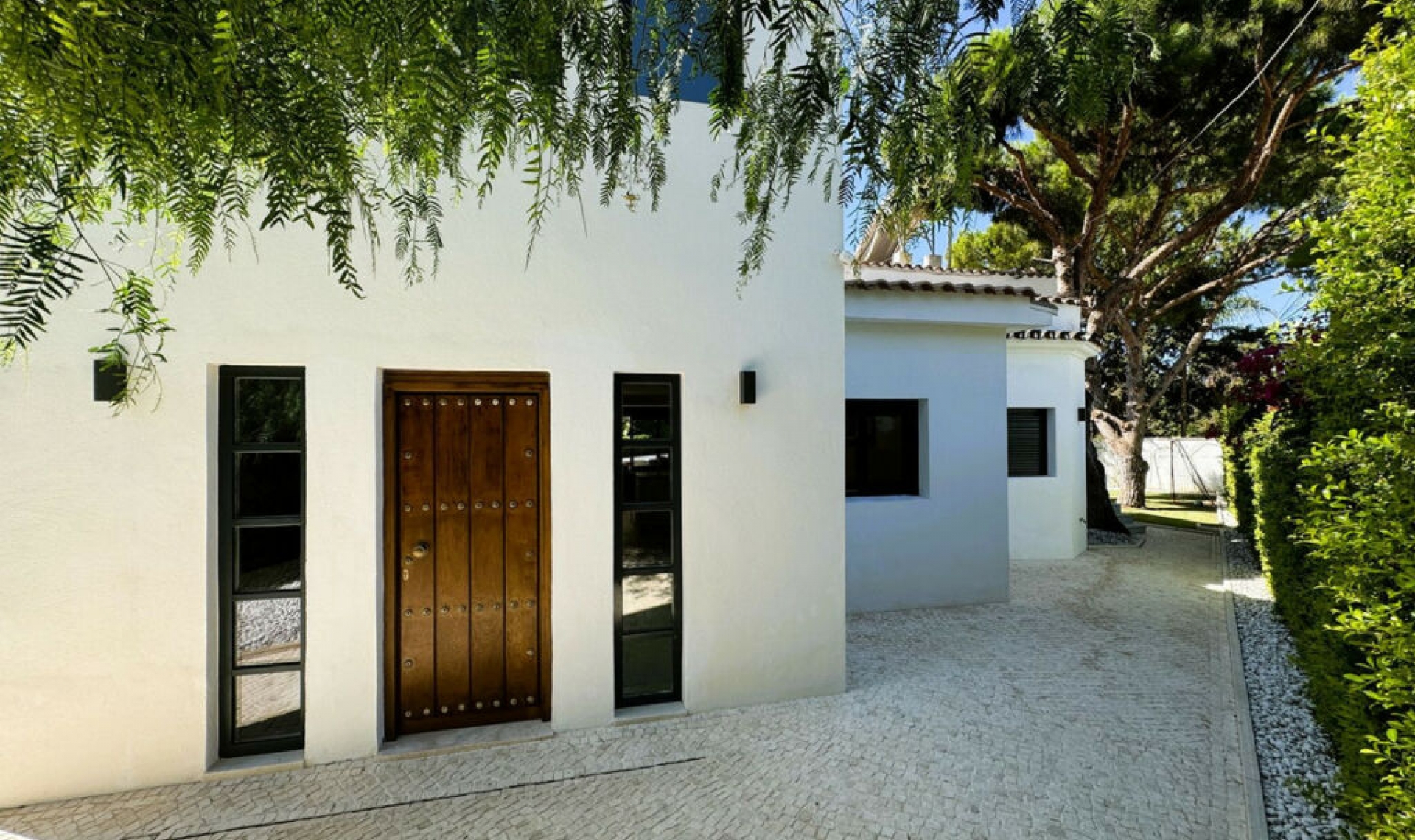 Resale - House -
Marbesa