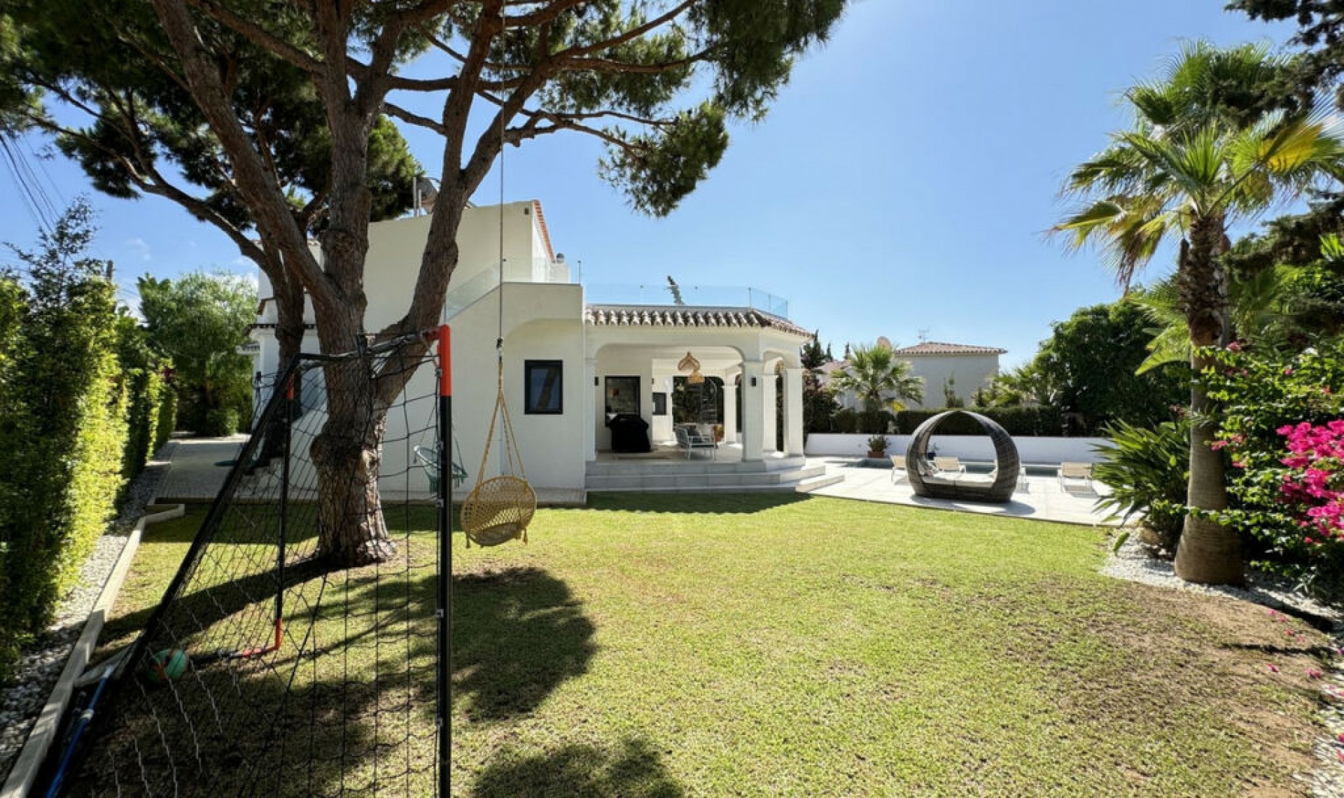 Resale - House -
Marbesa