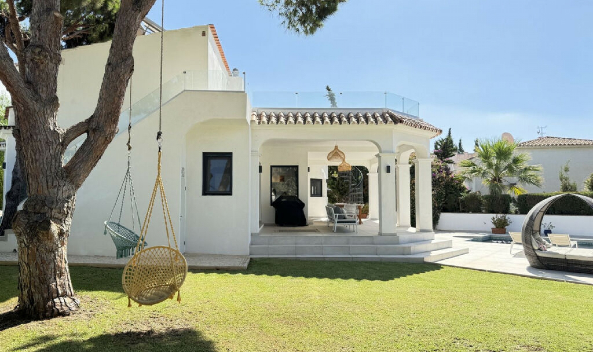 Resale - House -
Marbesa