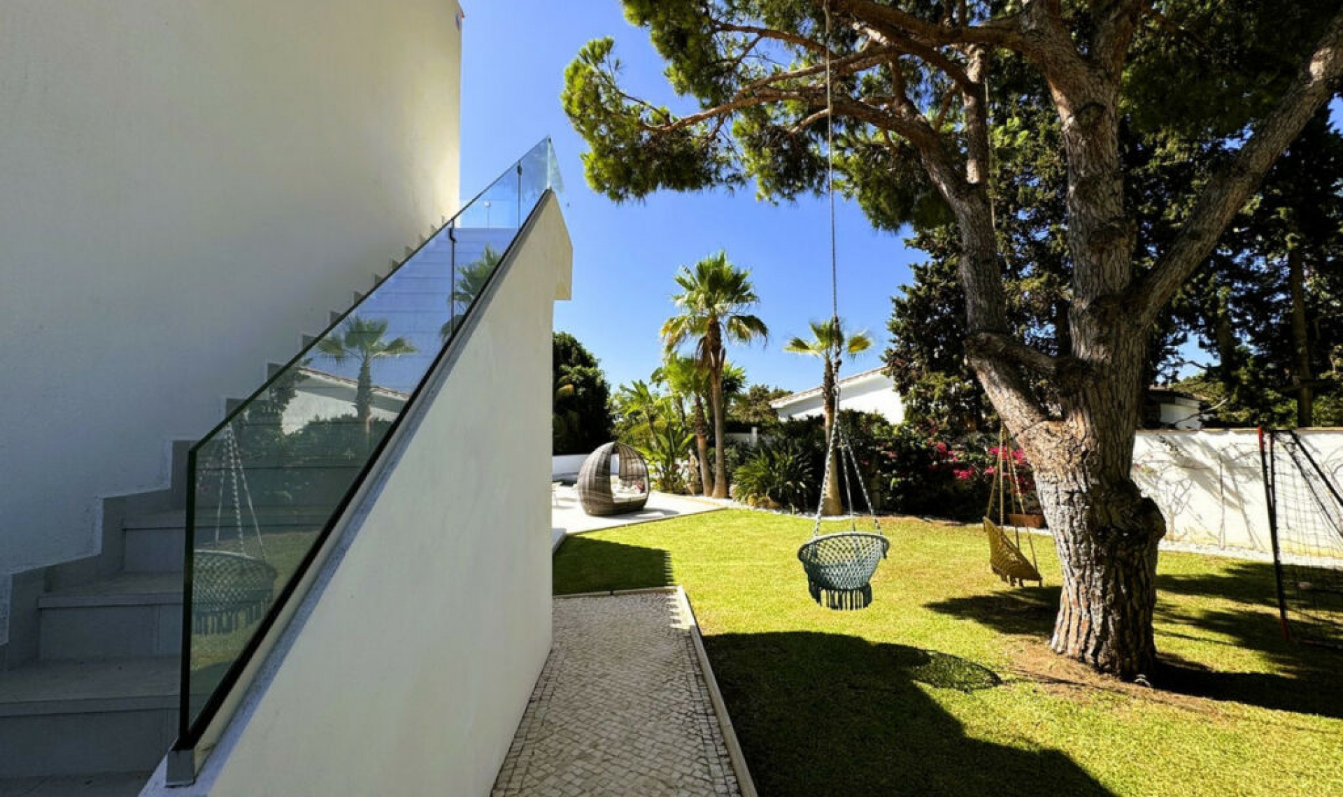 Resale - House -
Marbesa