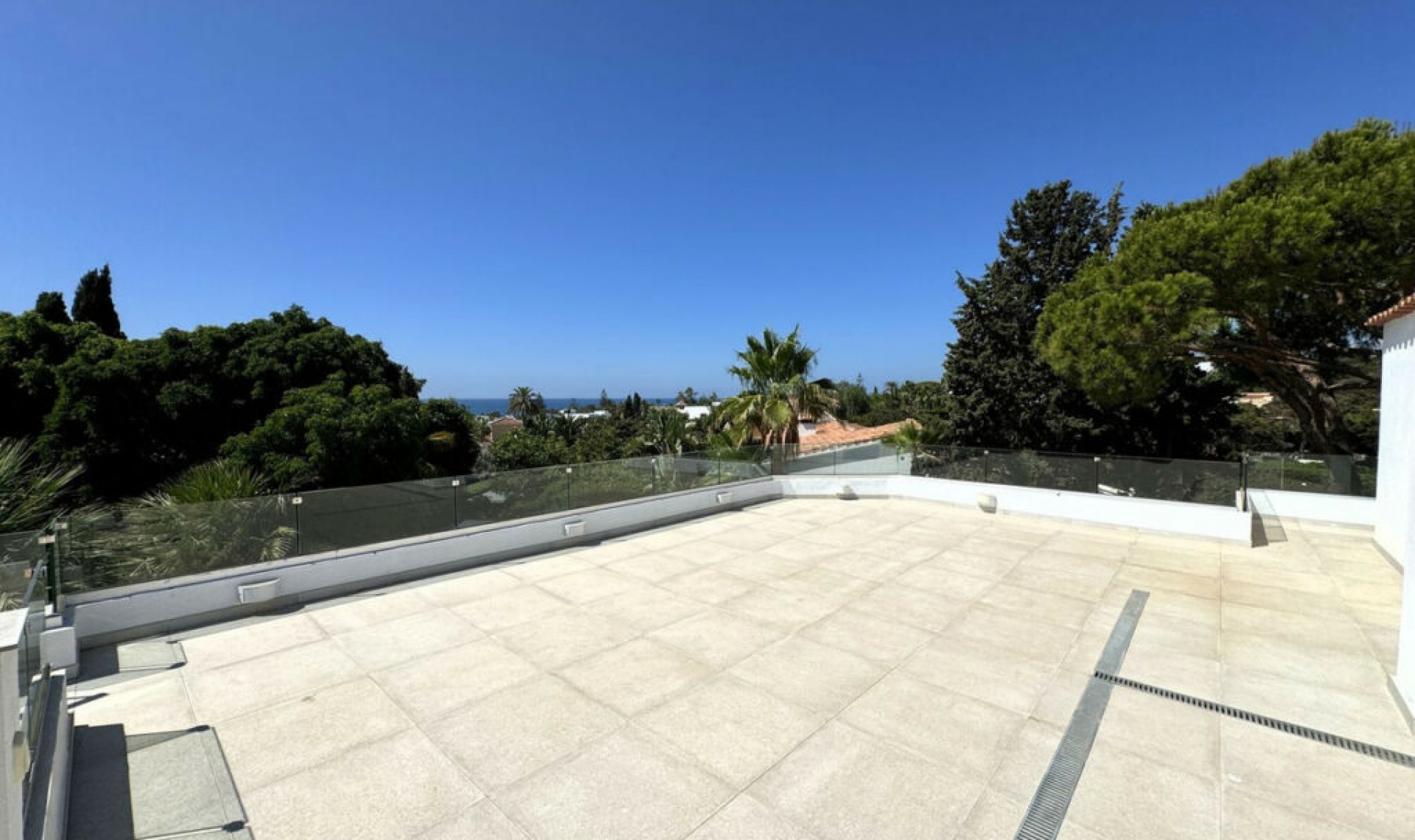 Resale - House -
Marbesa
