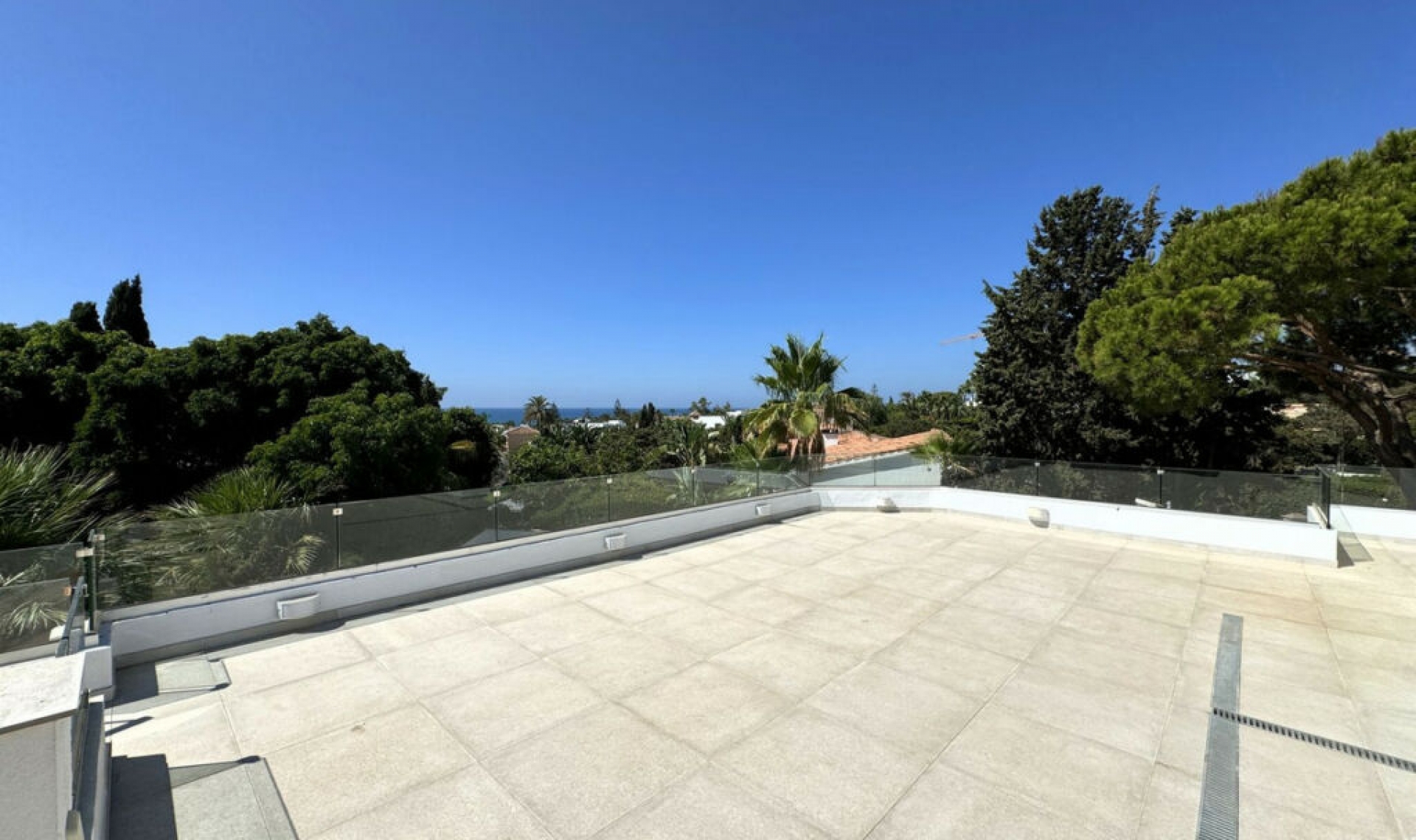 Resale - House -
Marbesa