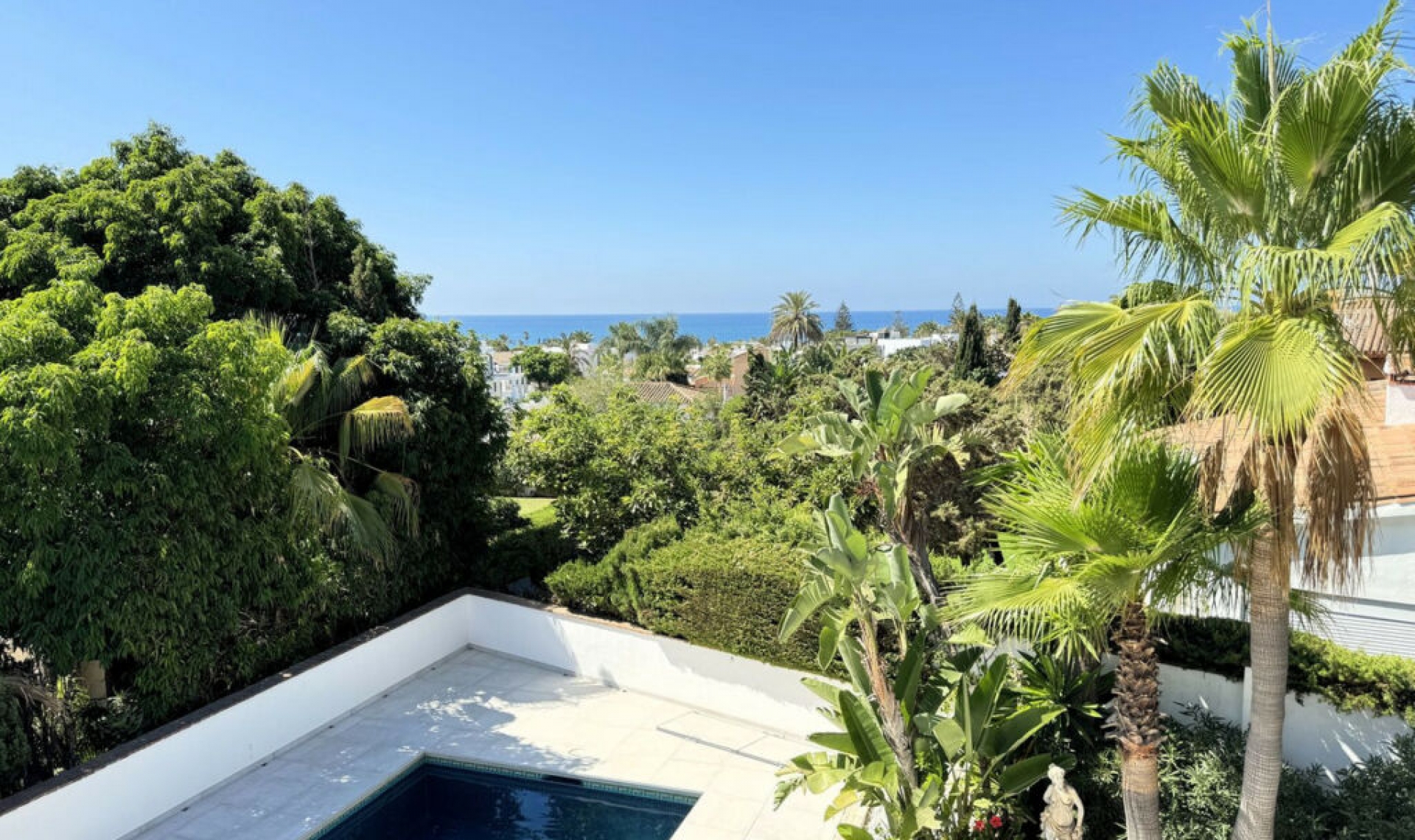 Resale - House -
Marbesa
