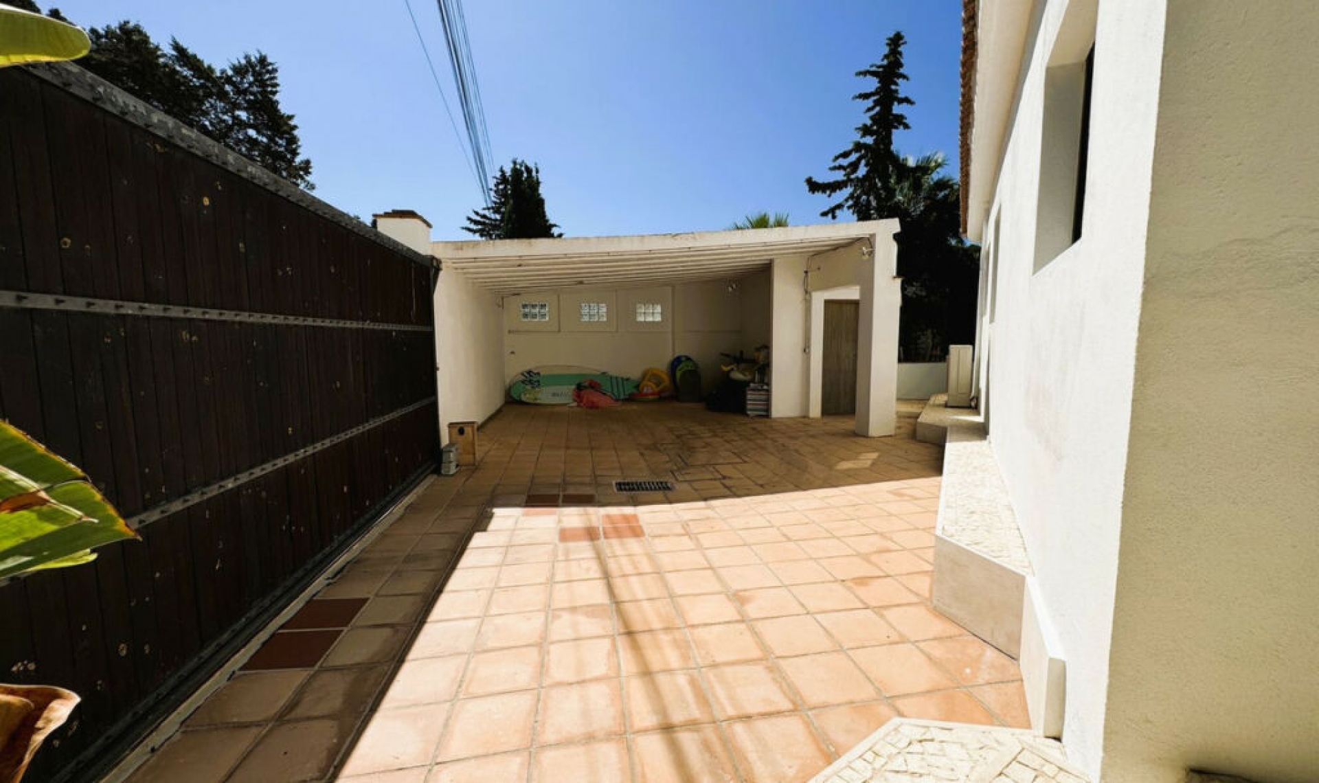 Resale - House -
Marbesa