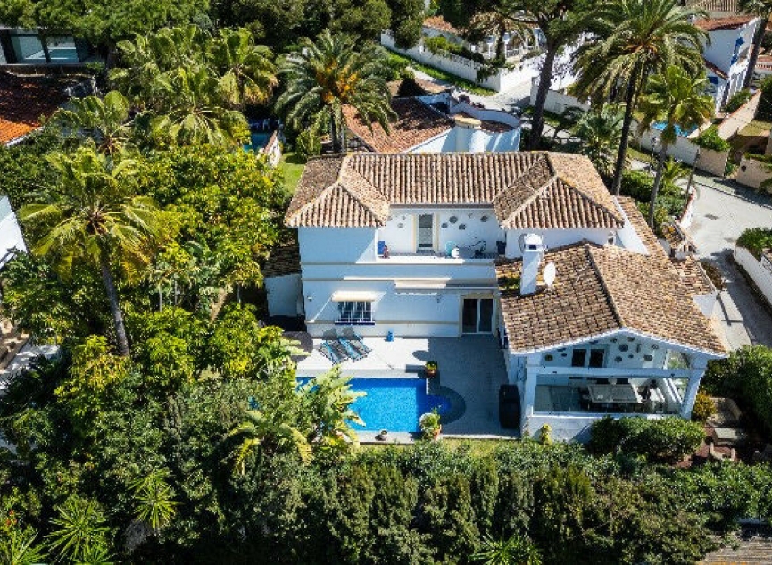Resale - House -
Marbesa