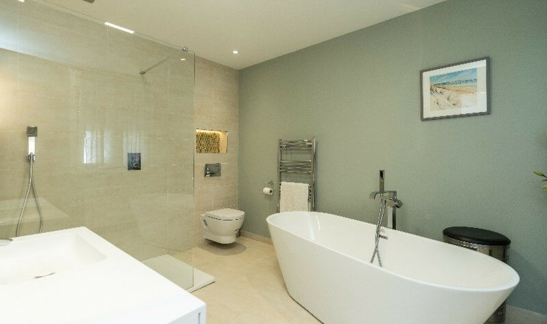 Resale - House -
Marbesa