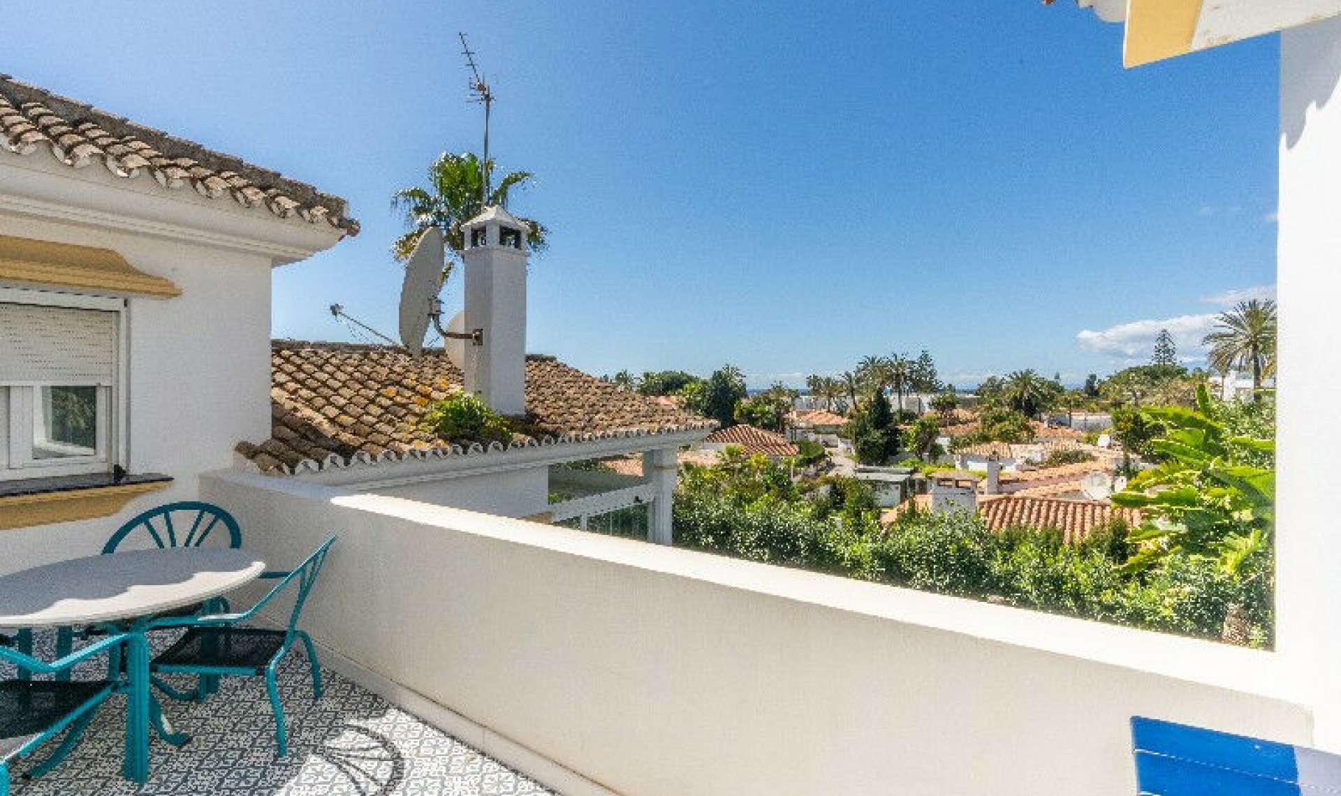 Resale - House -
Marbesa
