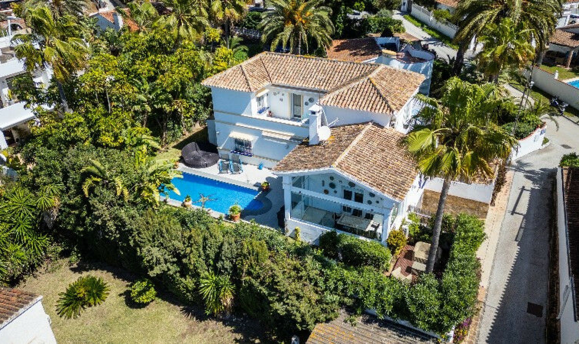 Resale - House -
Marbesa