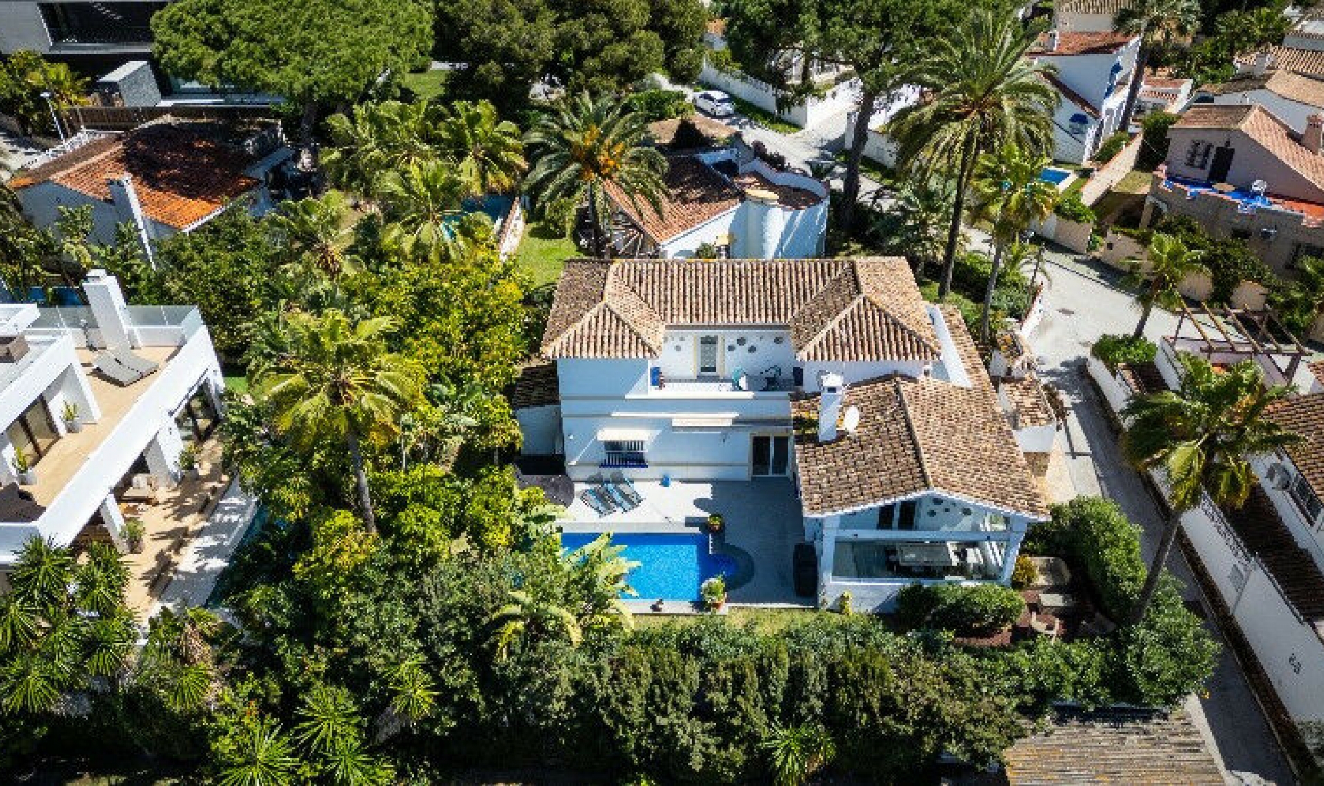 Resale - House -
Marbesa