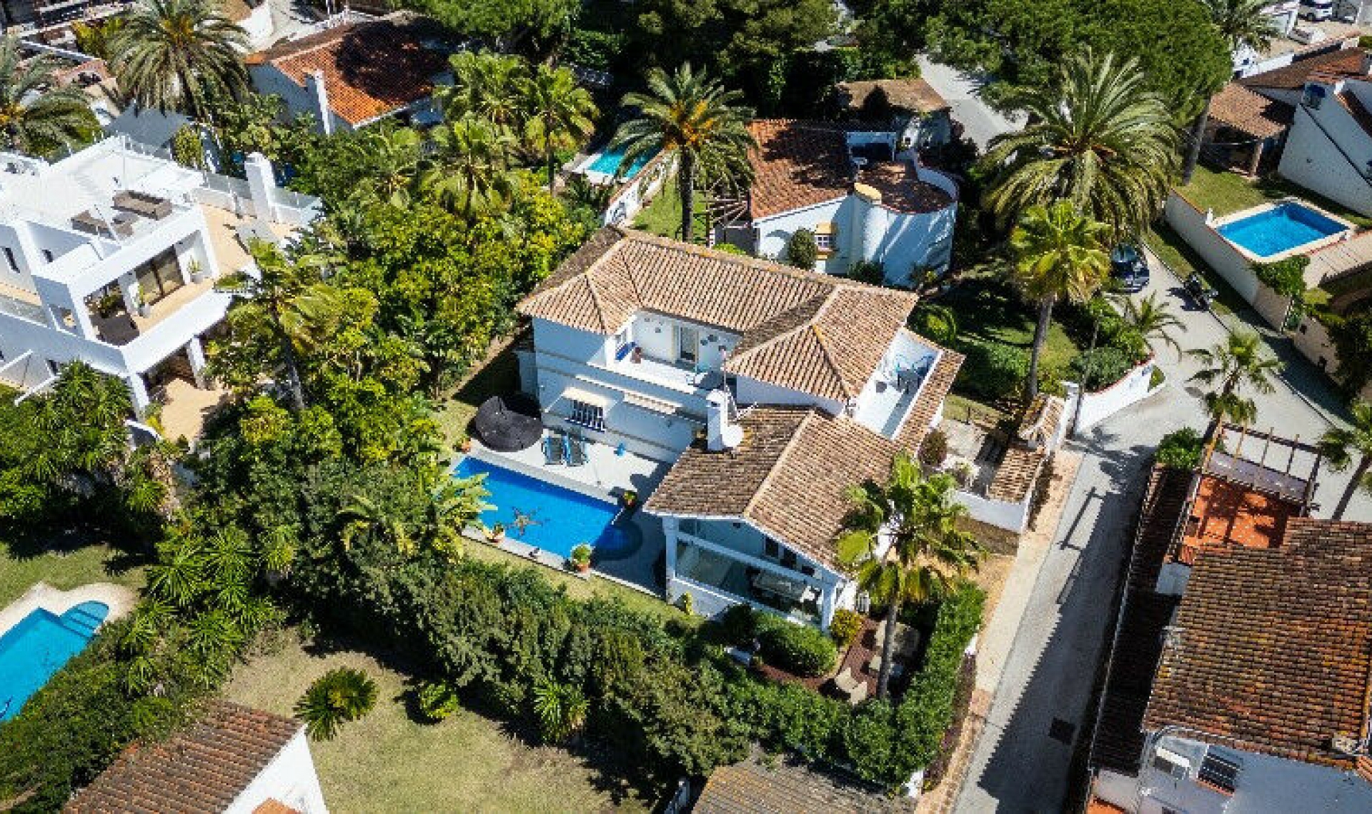 Resale - House -
Marbesa