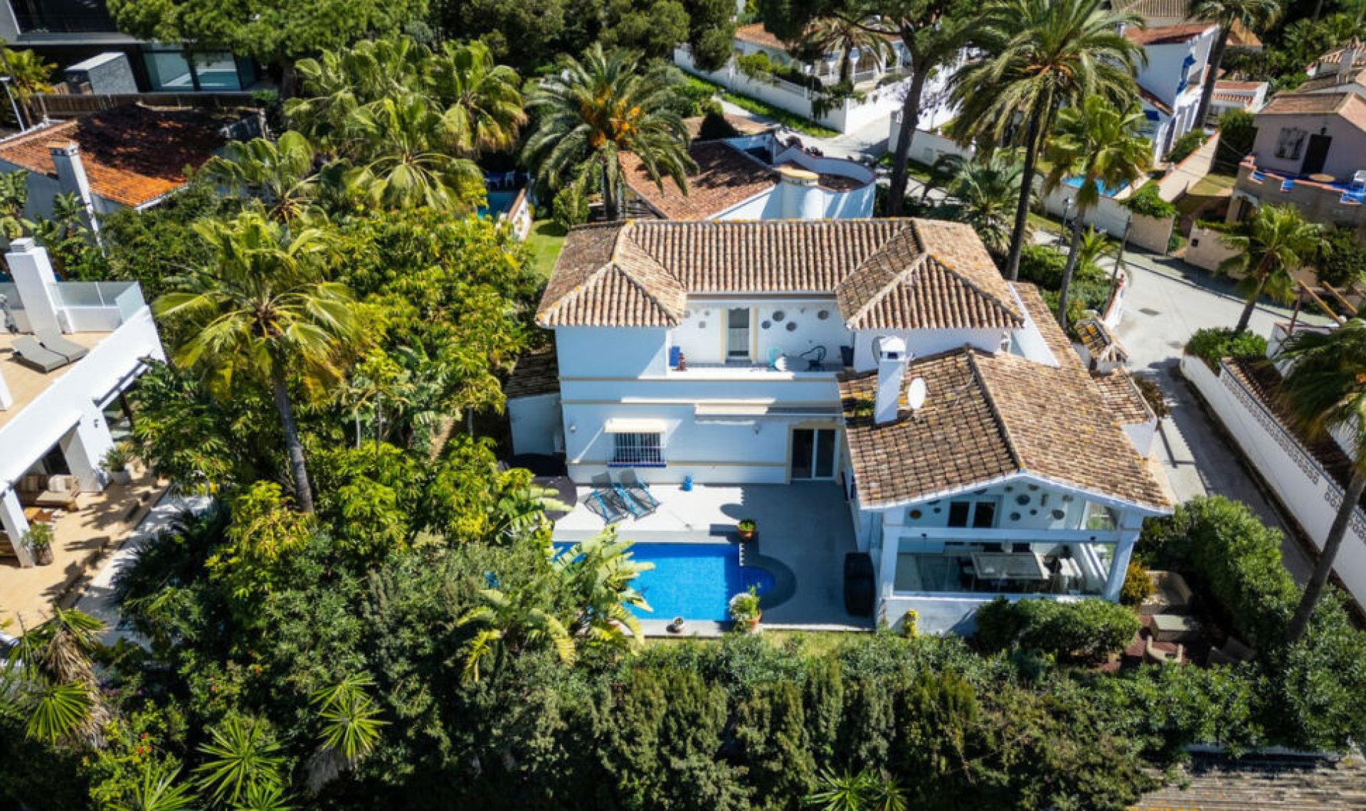 Resale - House -
Marbesa