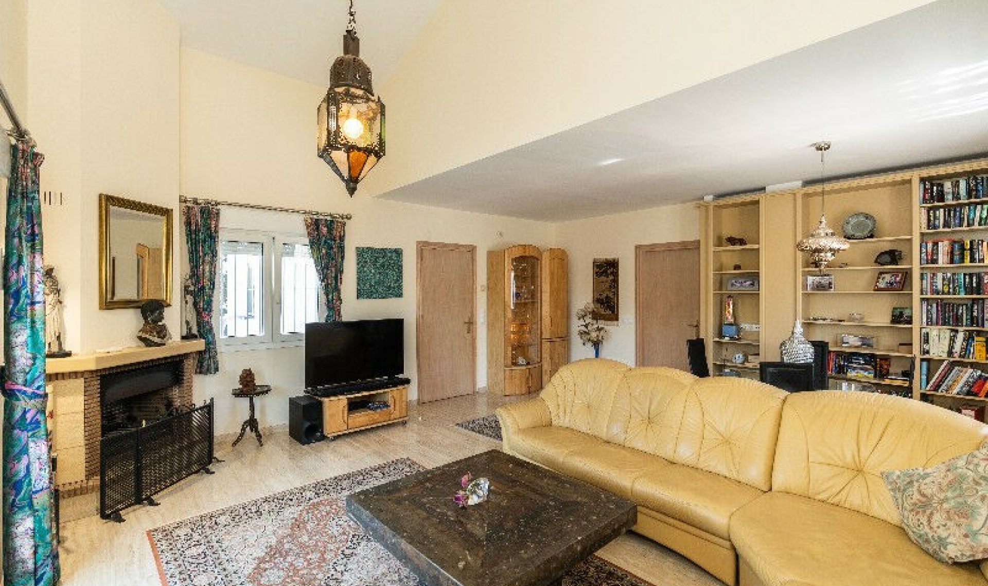 Resale - House -
Marbesa