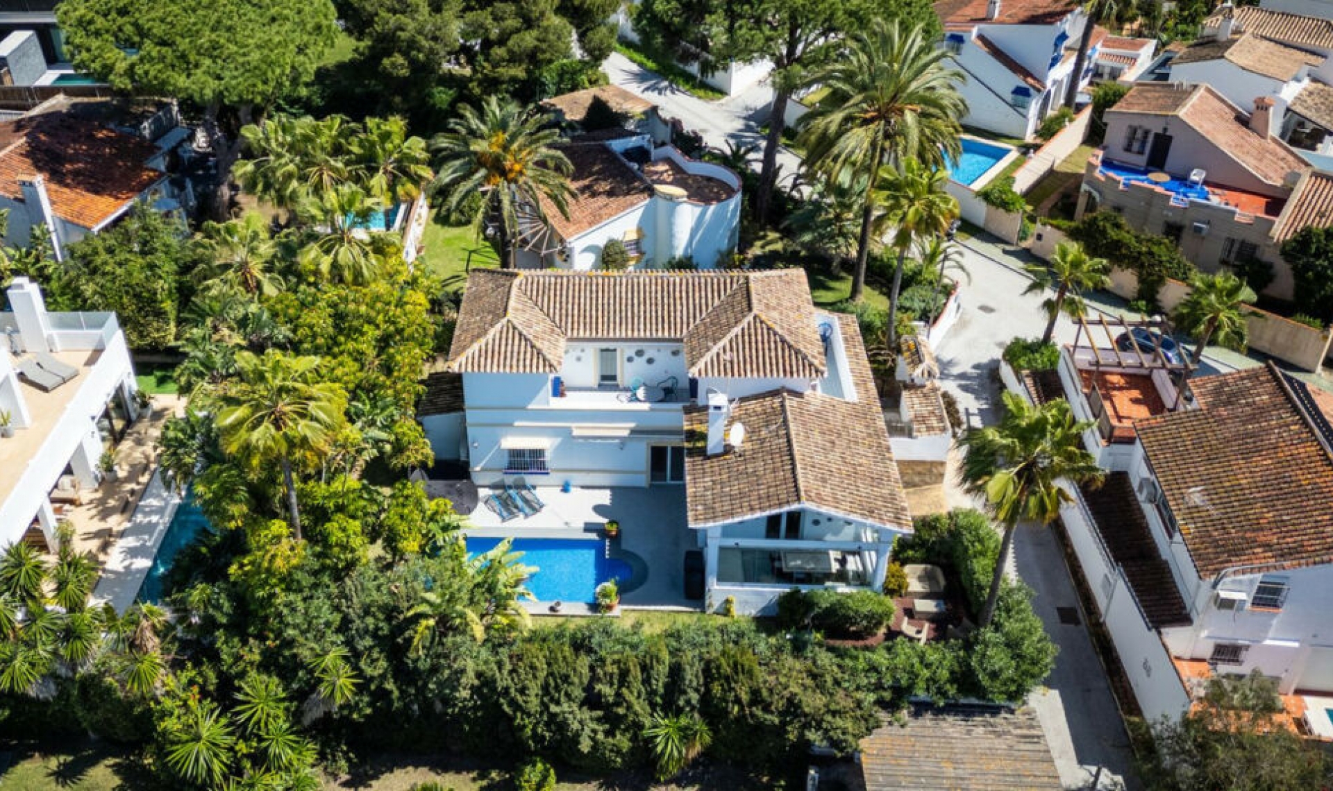 Resale - House -
Marbesa