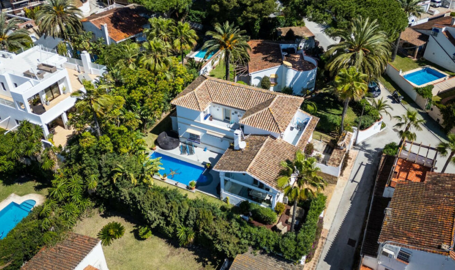 Resale - House -
Marbesa