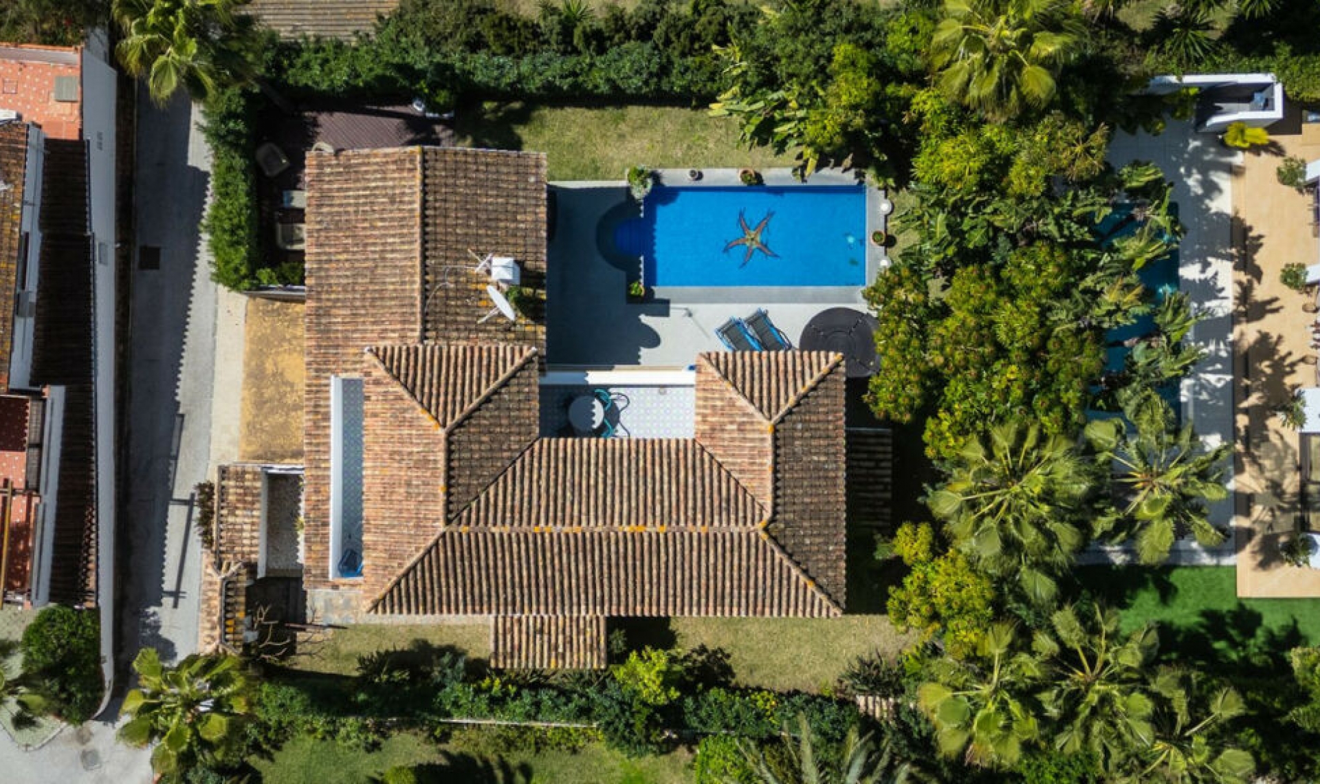 Resale - House -
Marbesa