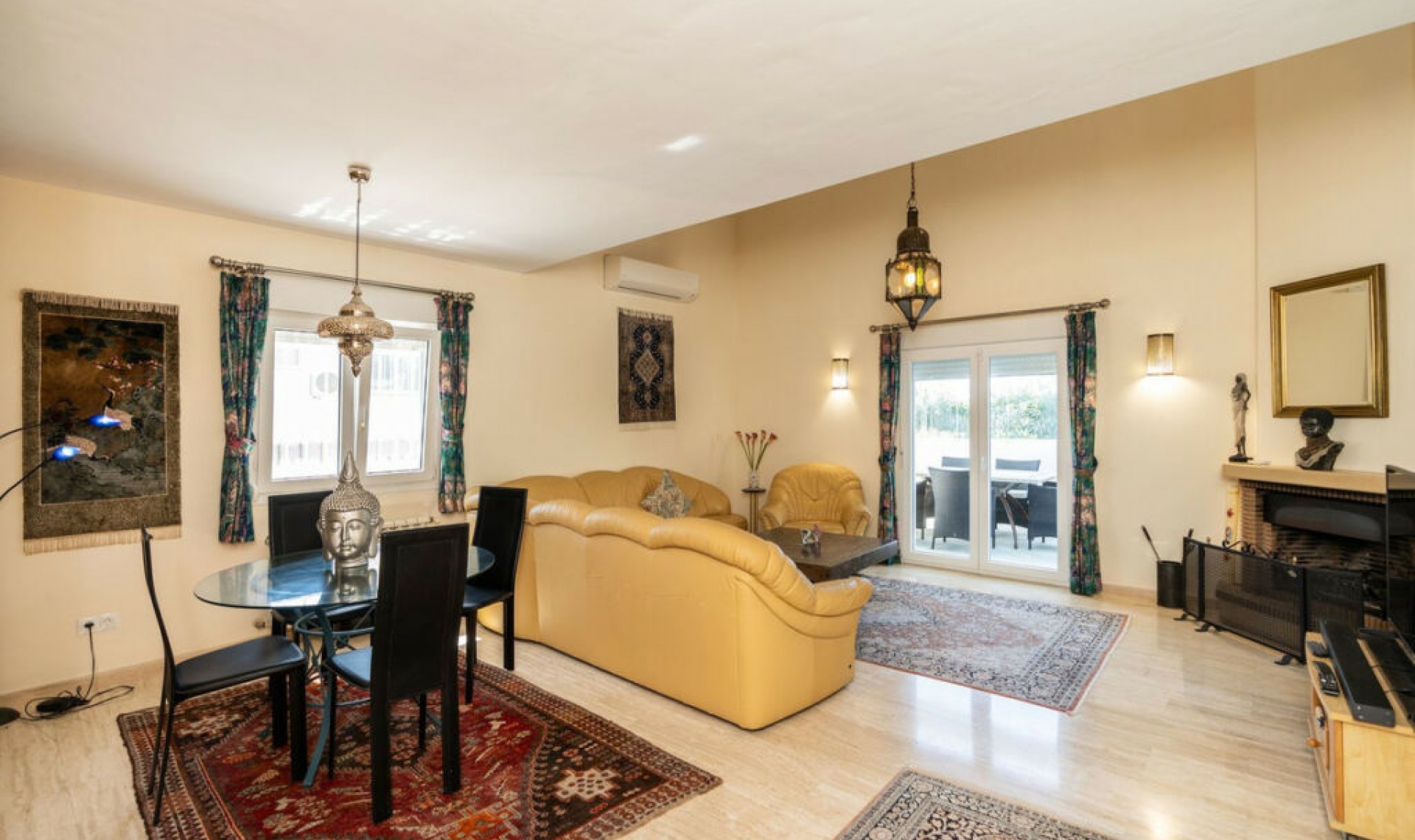 Resale - House -
Marbesa