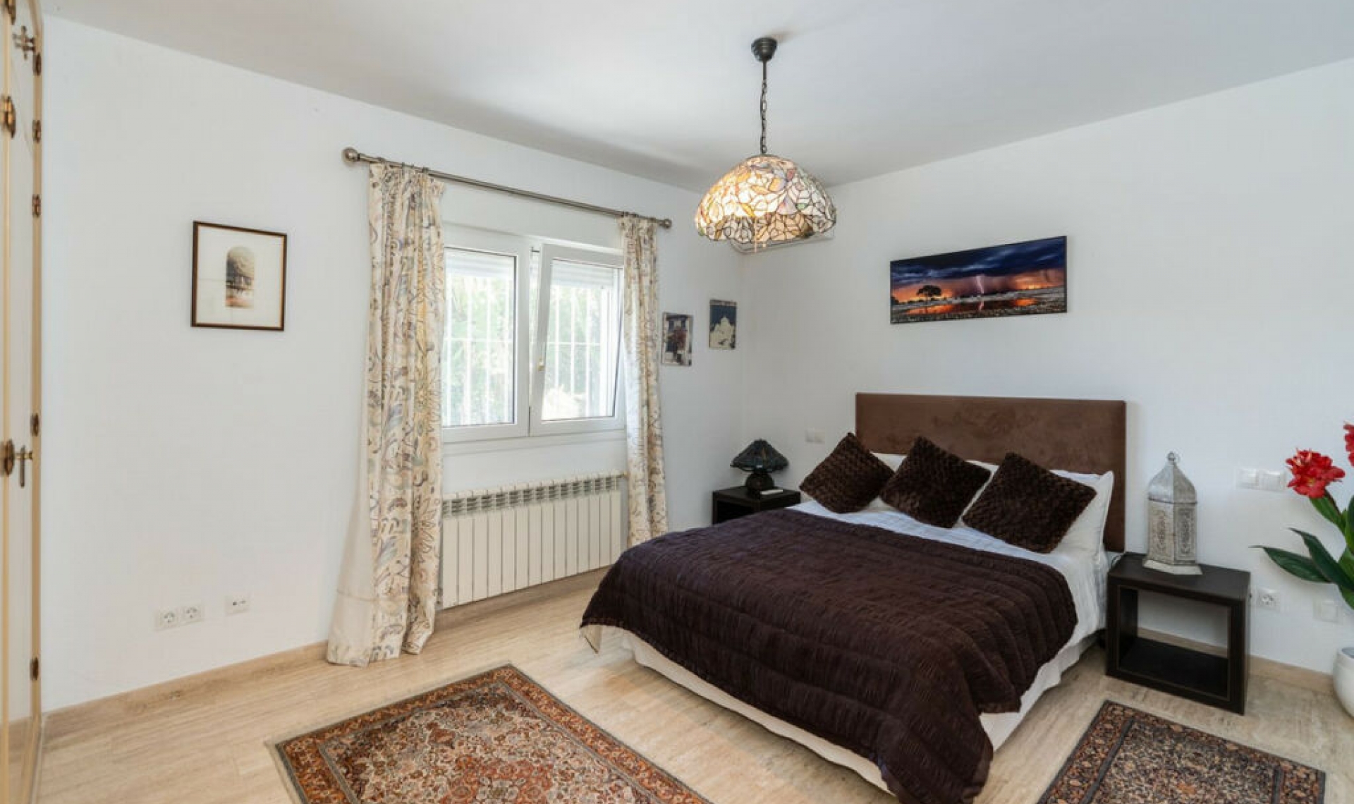 Resale - House -
Marbesa
