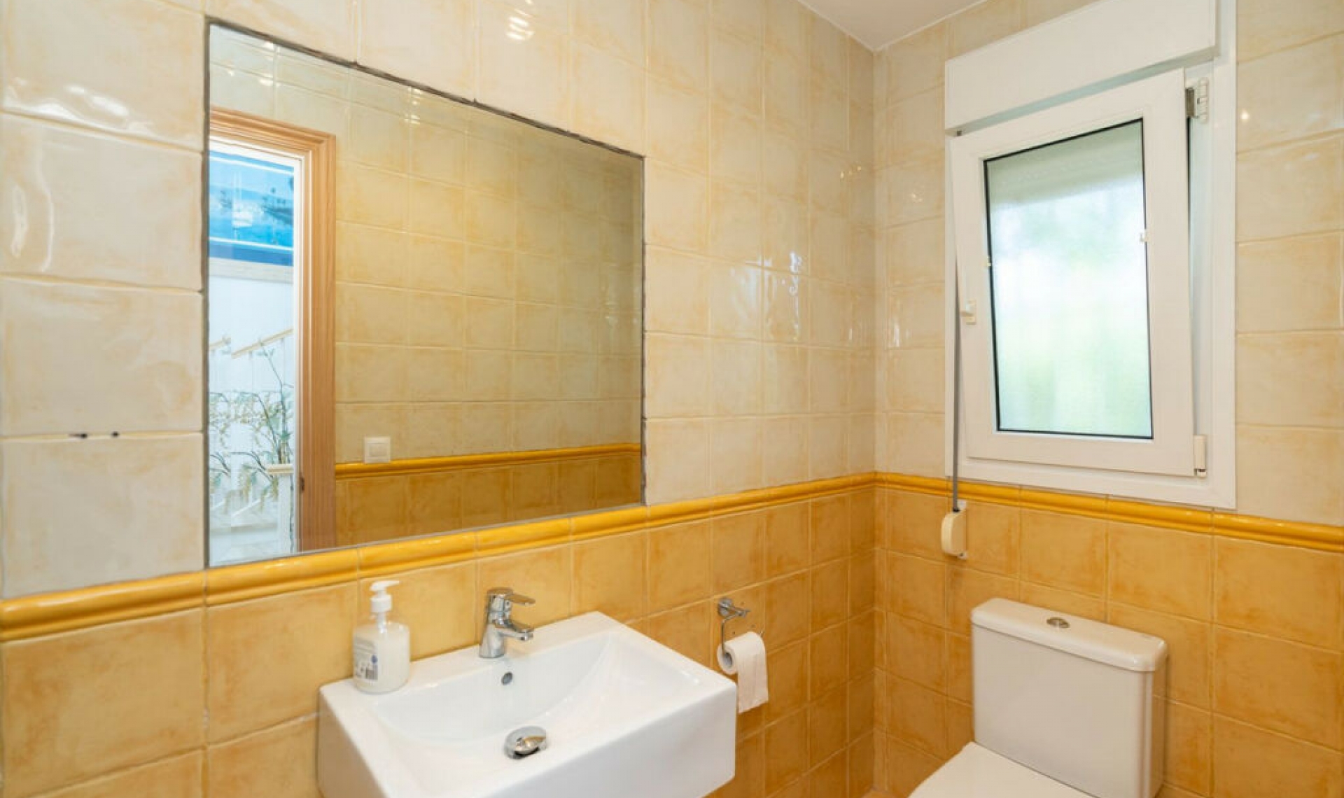 Resale - House -
Marbesa