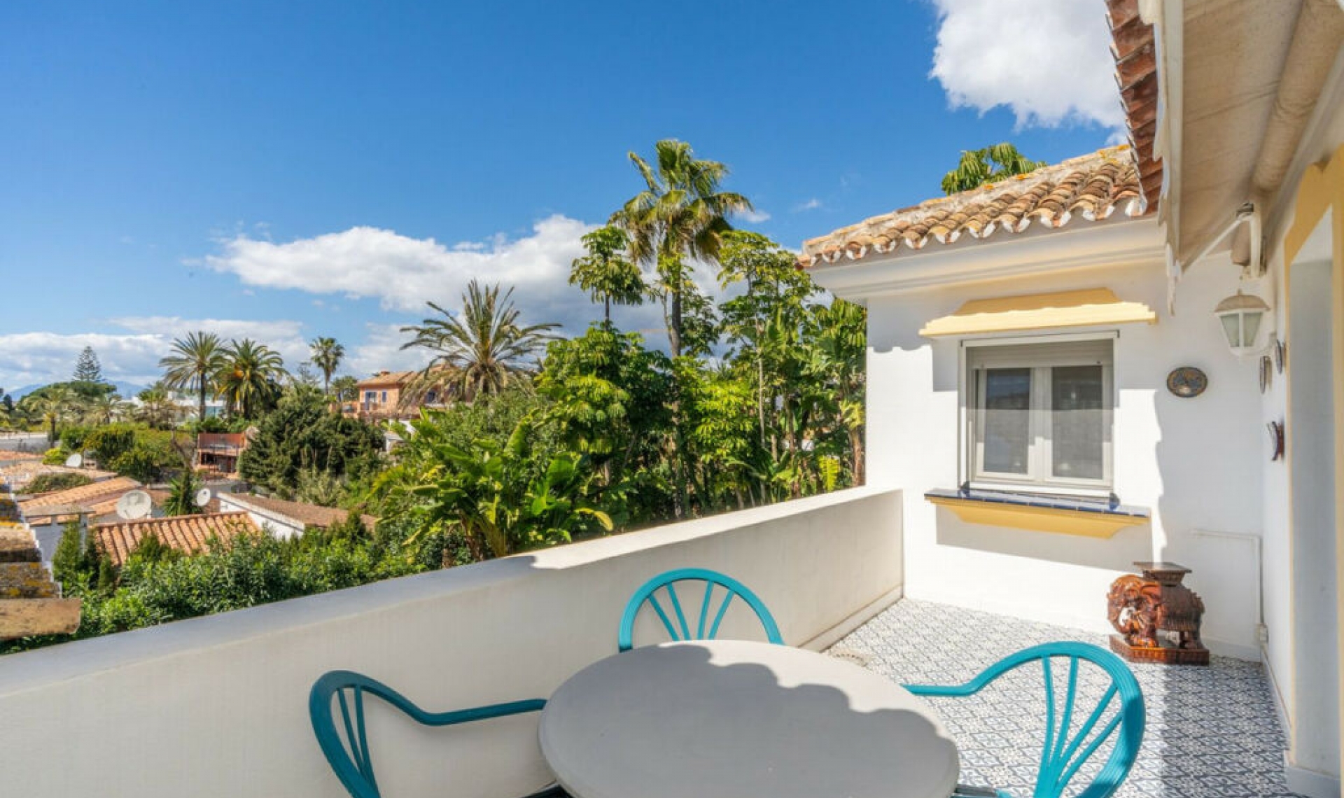 Resale - House -
Marbesa
