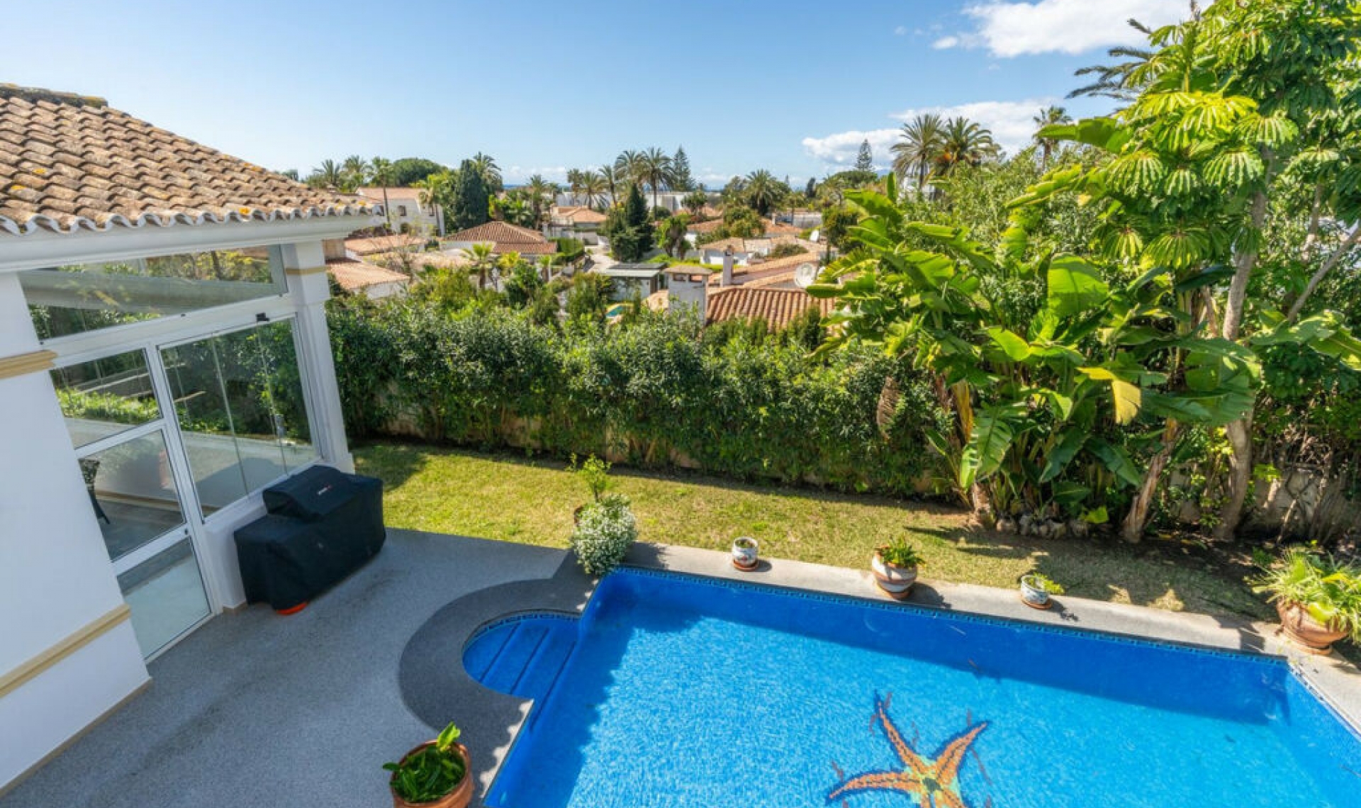 Resale - House -
Marbesa